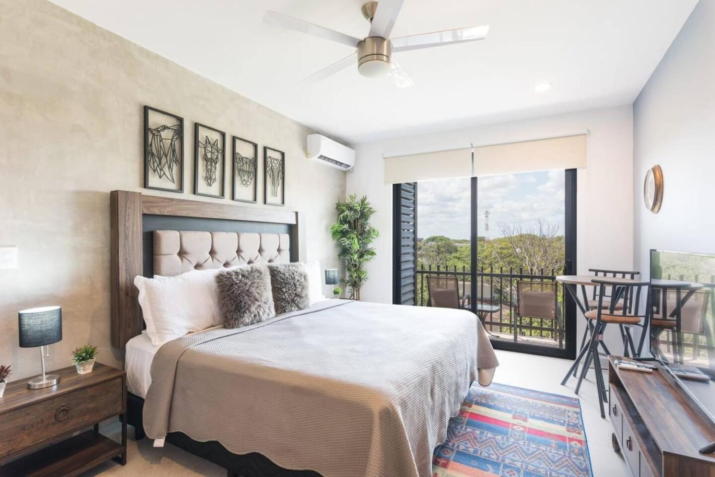 Brand New In The Heart Of Pdc Apartment