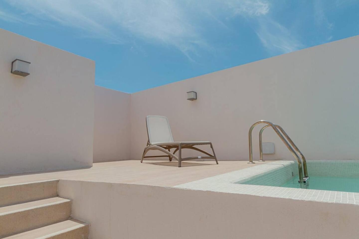 Apartment Amazing 1br Penthouse With Private Rooftop Pool