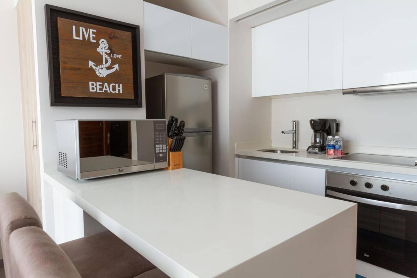 Private Pool Beautiful And Centric 1br Ph Apartment