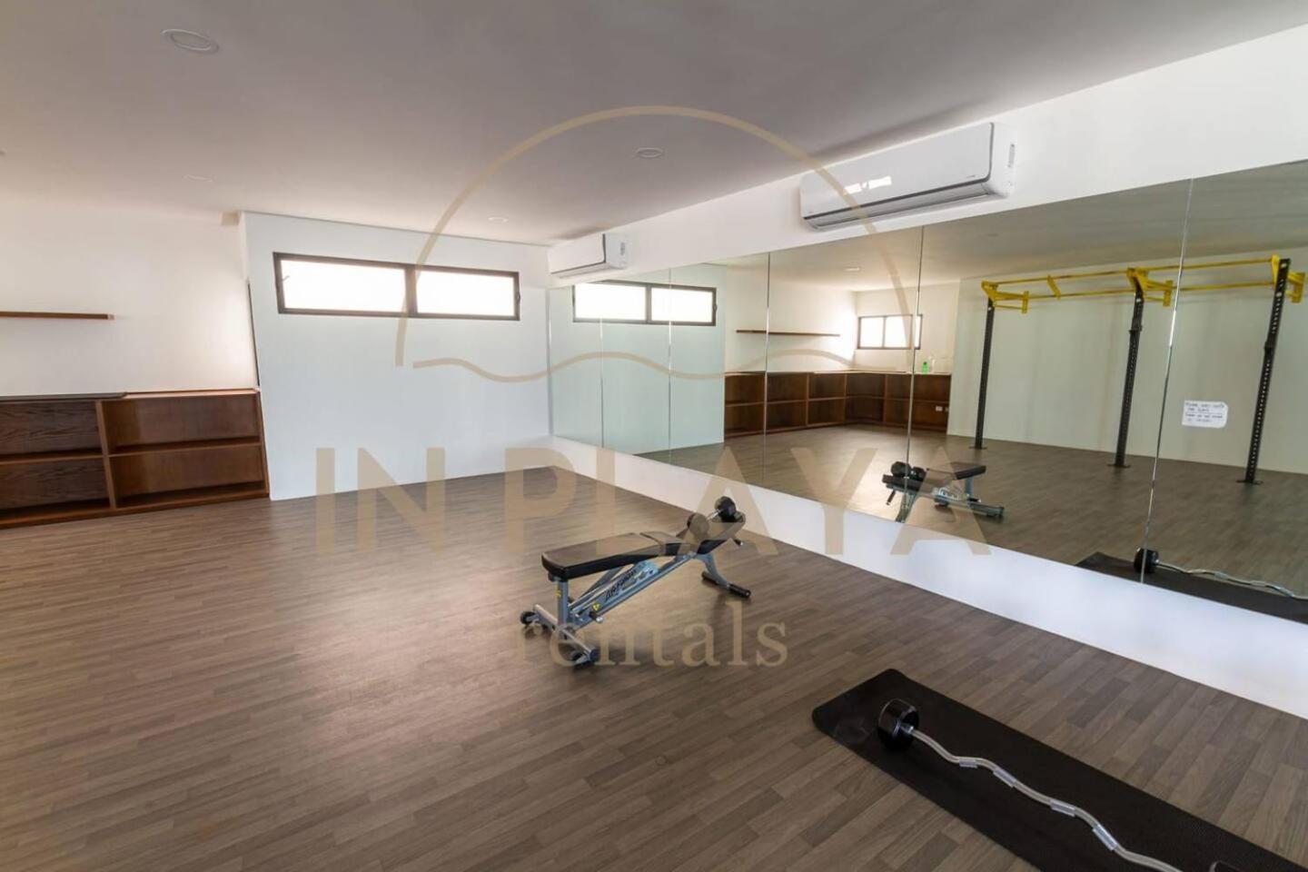 Private In Location, Microwave And Fridge Apartment *