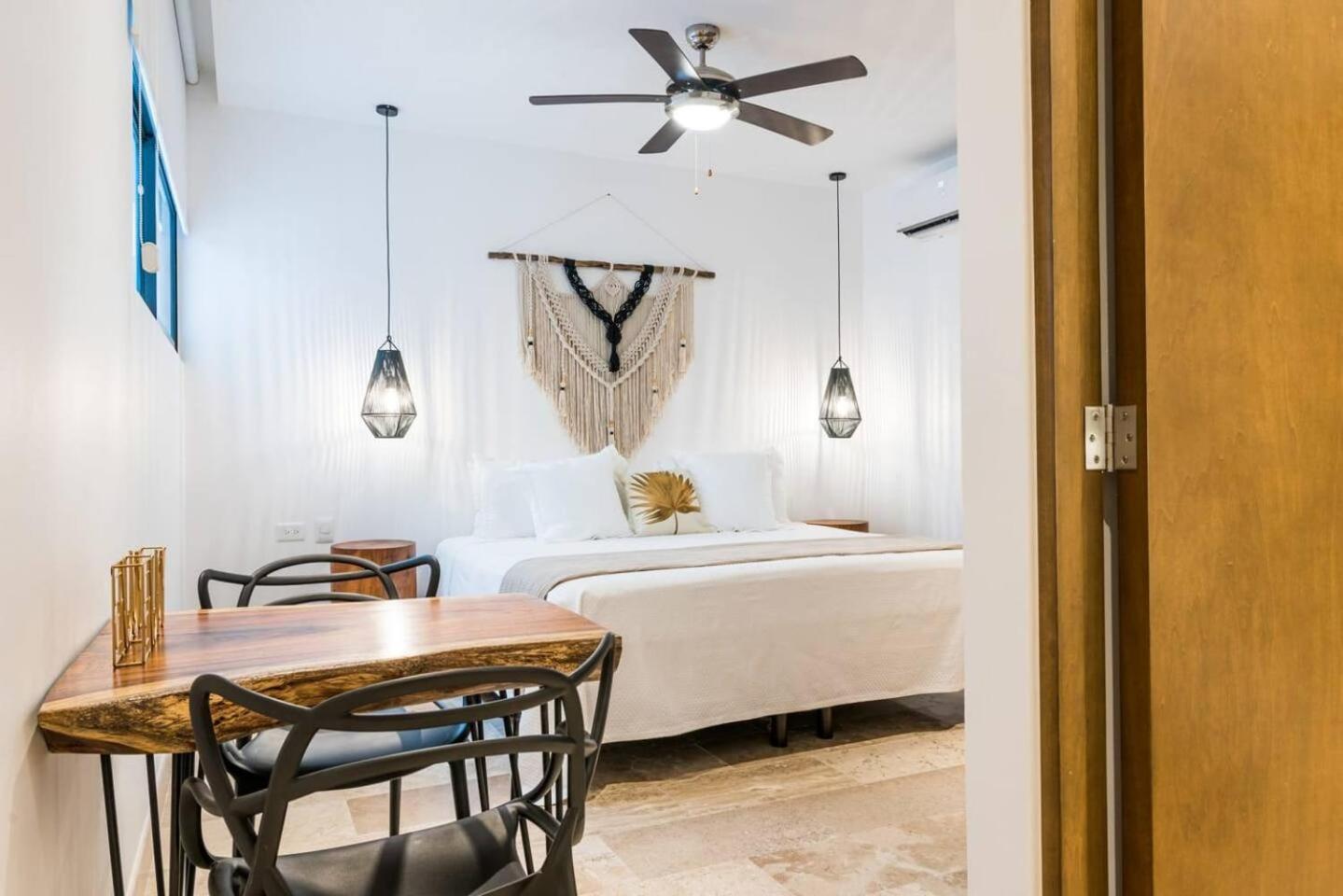 Apartment Private In Location, Microwave And Fridge *