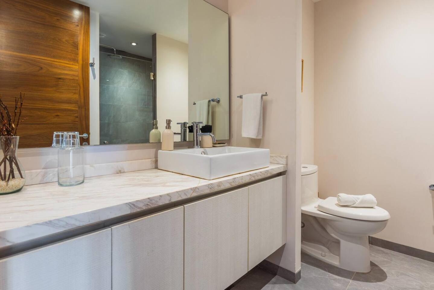 Apartment Haven Sleeps 16