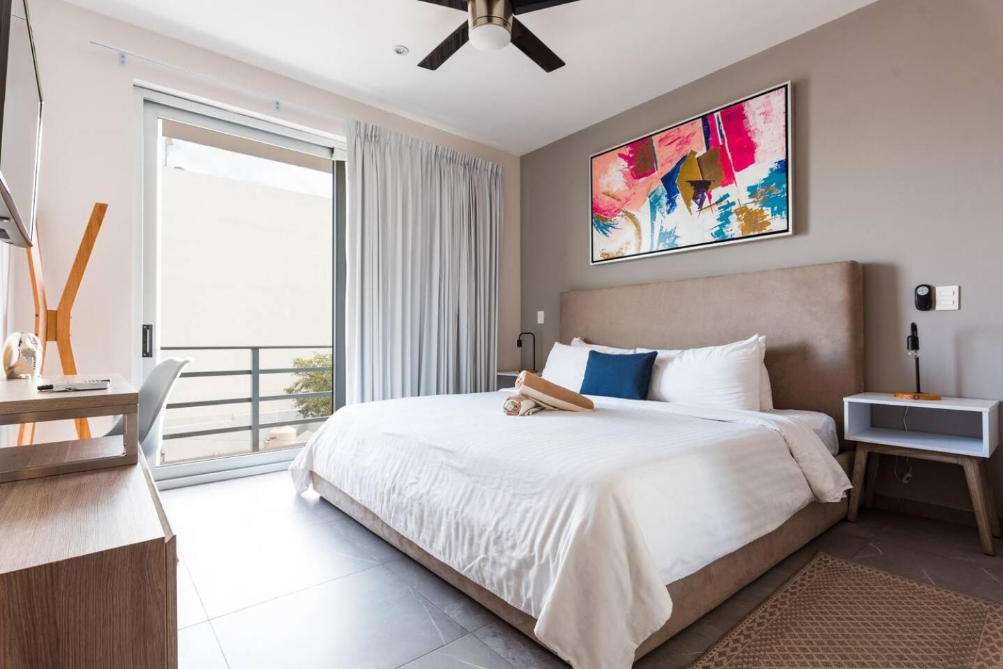 Haven Sleeps 16 Apartment