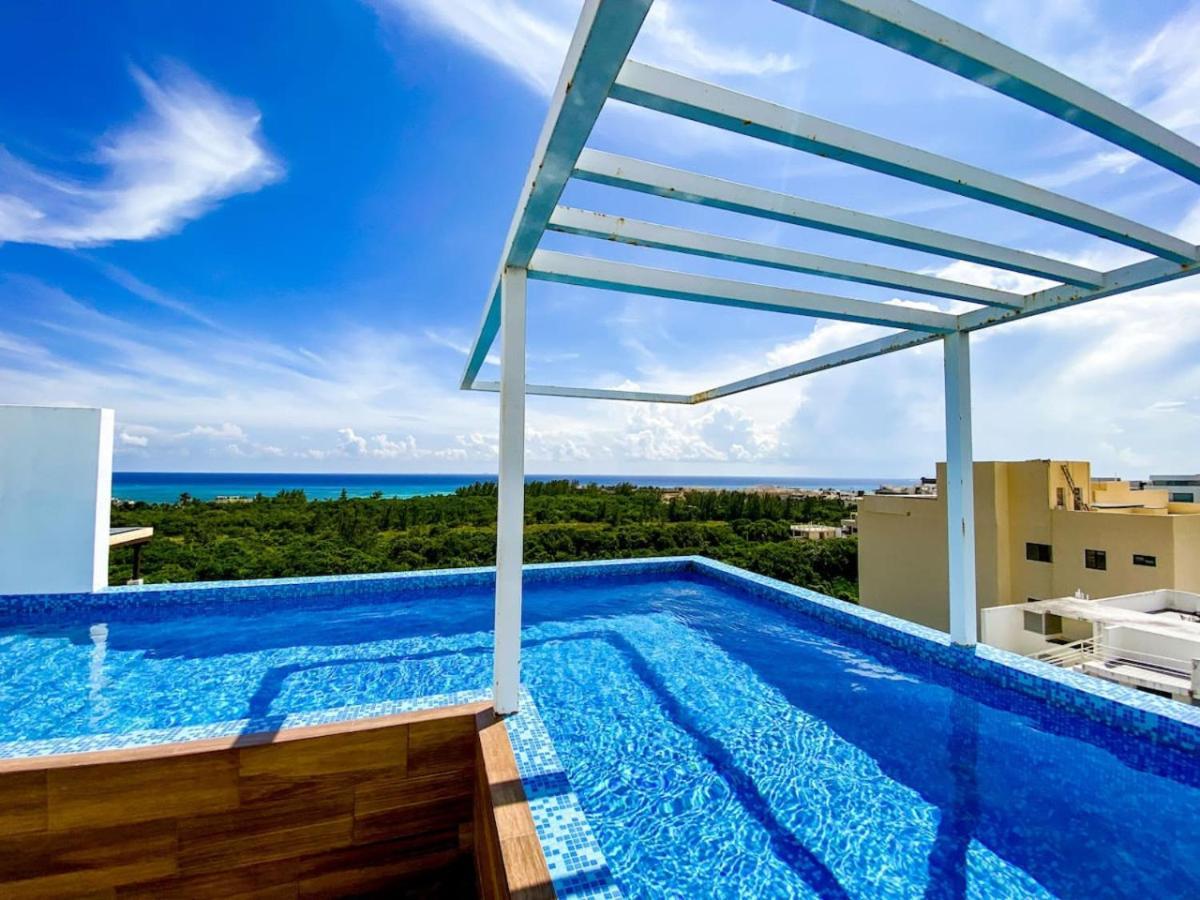 Shiny On 5th Ave With Pool And Gym Steps To * Playa del Carmen