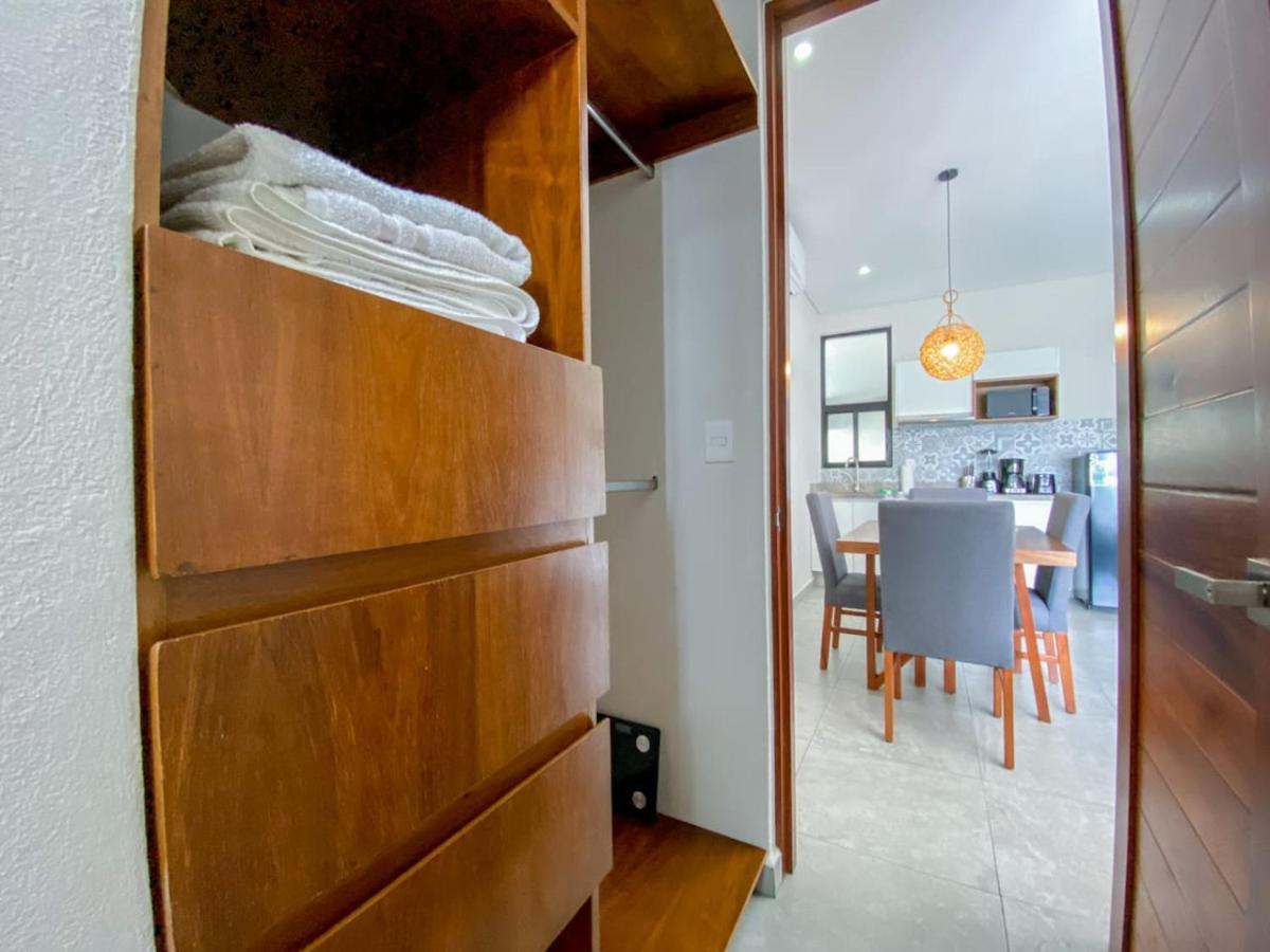 Shiny On 5th Ave With Pool And Gym Steps To Apartamento Playa del Carmen
