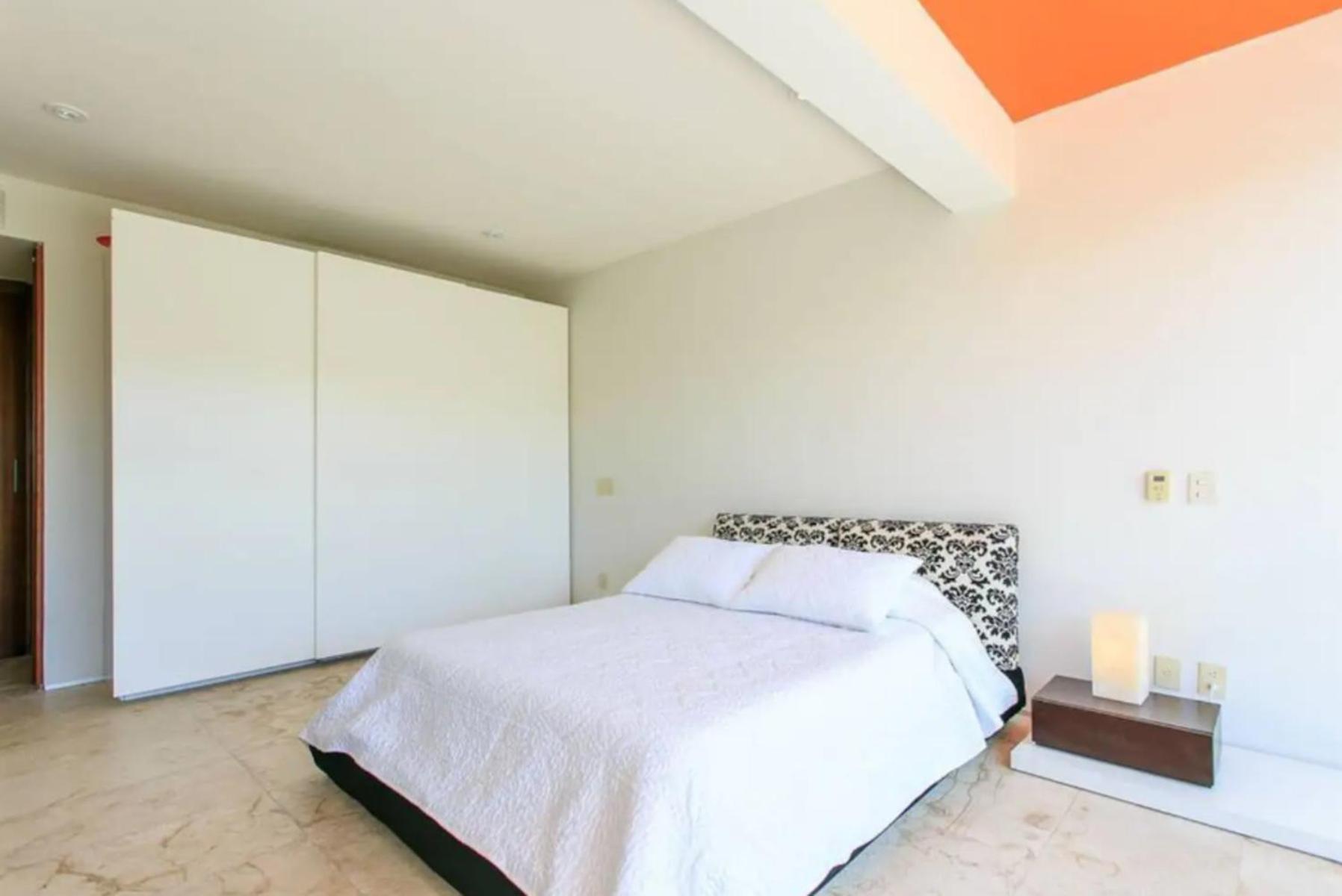 Apartment Spacious Magia Steps To The & 5th Ave