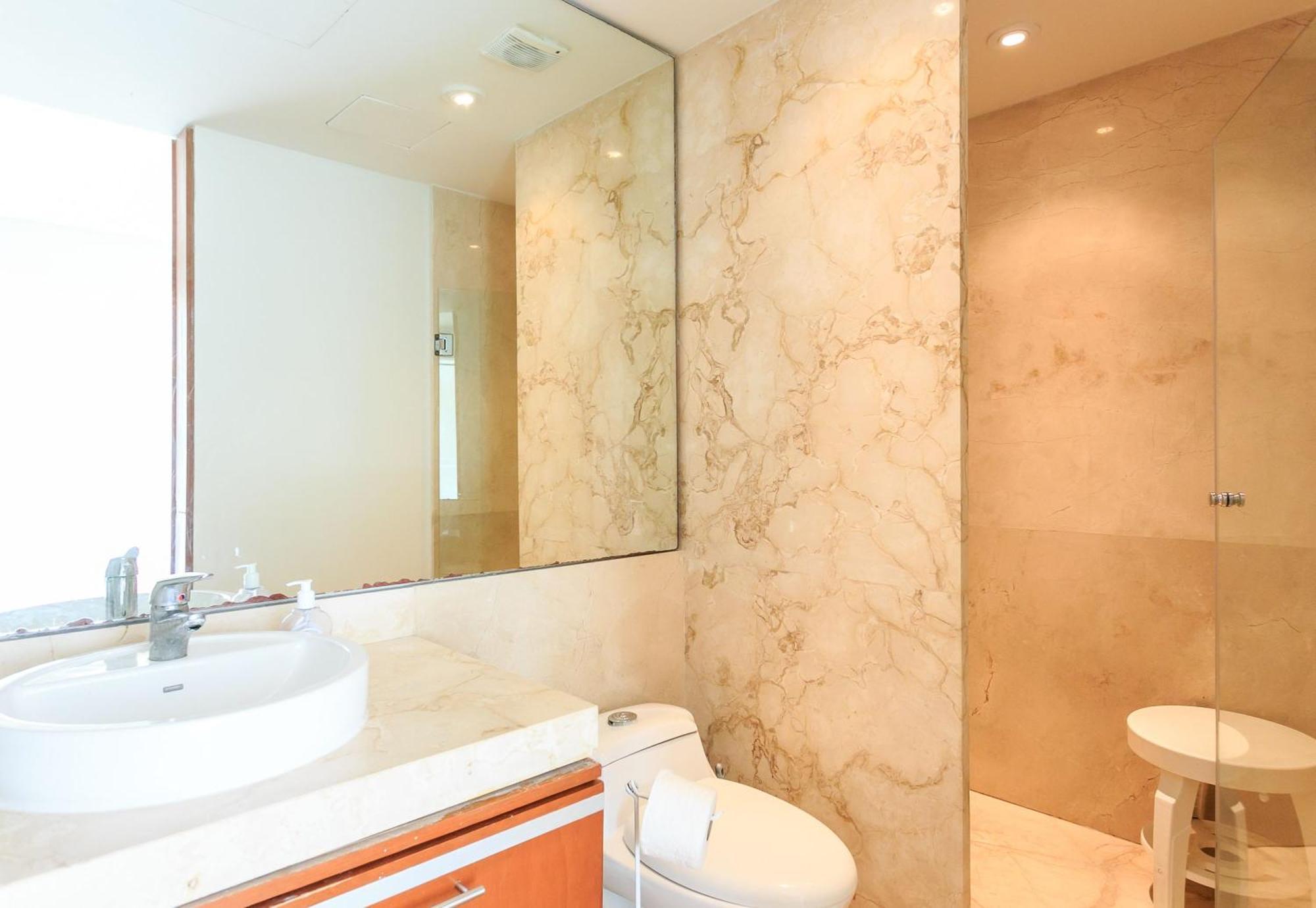 Apartment Spacious Magia Steps To The & 5th Ave