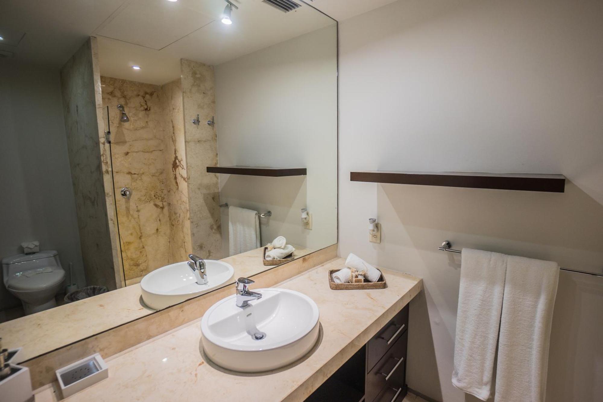 Apartment Spacious Magia Steps To The & 5th Ave