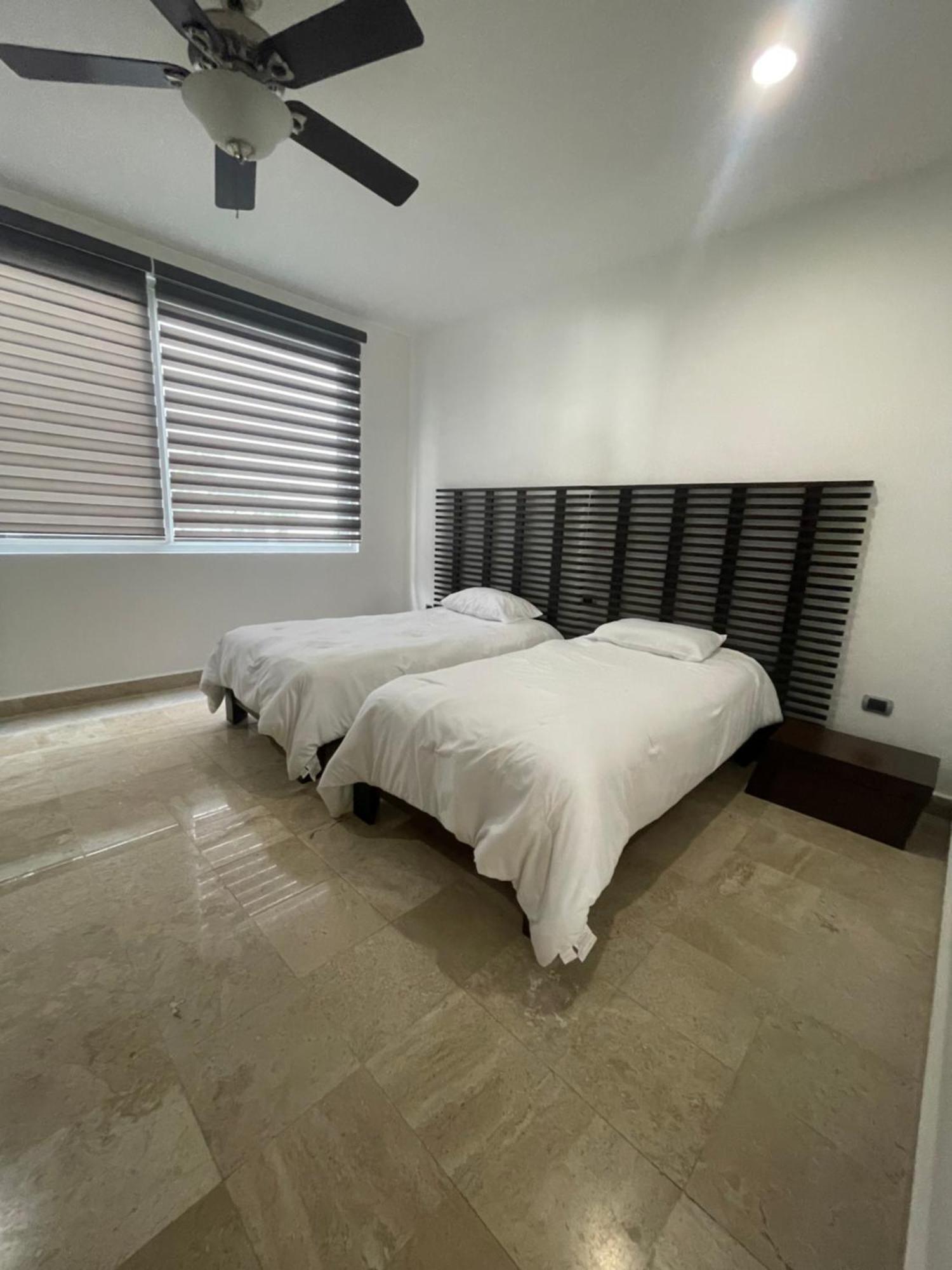 Apartment Spacious 1 Block From The