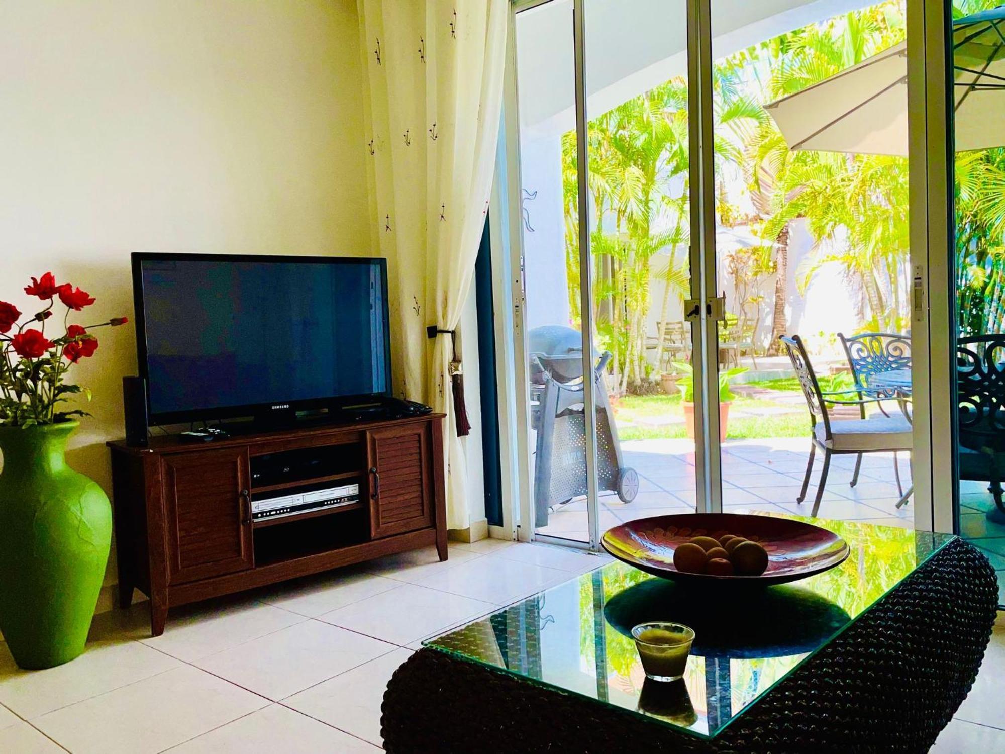 Guest house Deluxe Budget Balcony With Swimming Pool Air Conditioning And Parking 3*