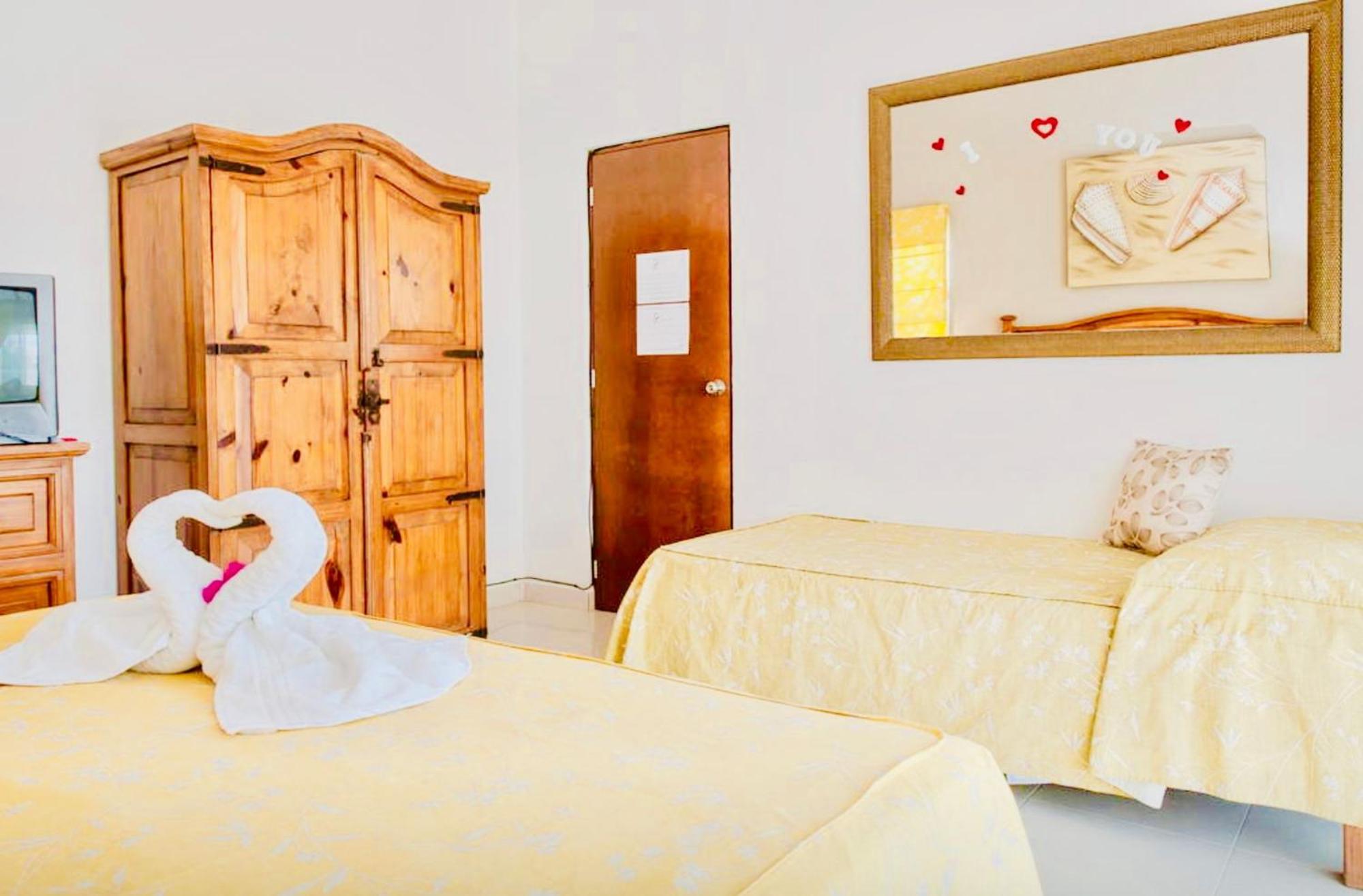 Deluxe Budget Balcony With Swimming Pool Air Conditioning And Parking