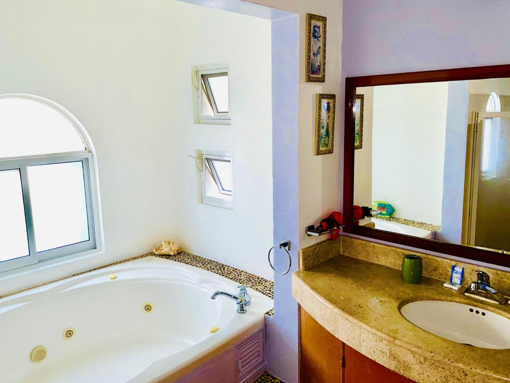 Deluxe Budget Balcony With Swimming Pool Air Conditioning And Parking Guest house