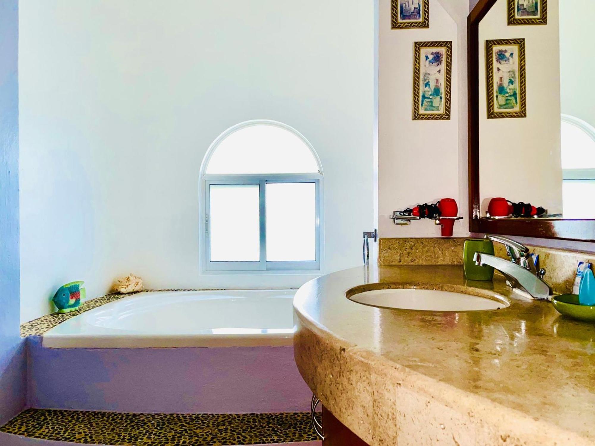 Guest house Deluxe Budget Balcony With Swimming Pool Air Conditioning And Parking