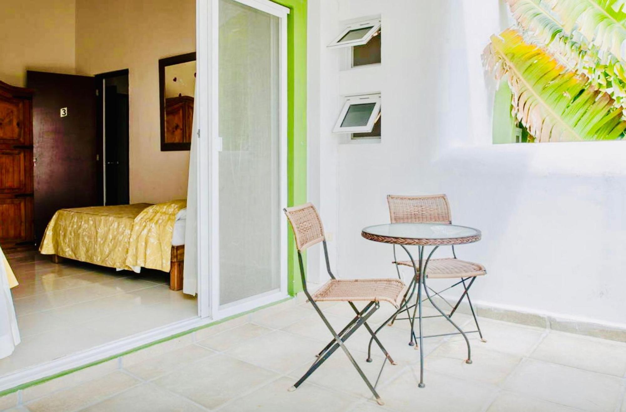 Deluxe Budget Balcony With Swimming Pool Air Conditioning And Parking Guest house Playa del Carmen