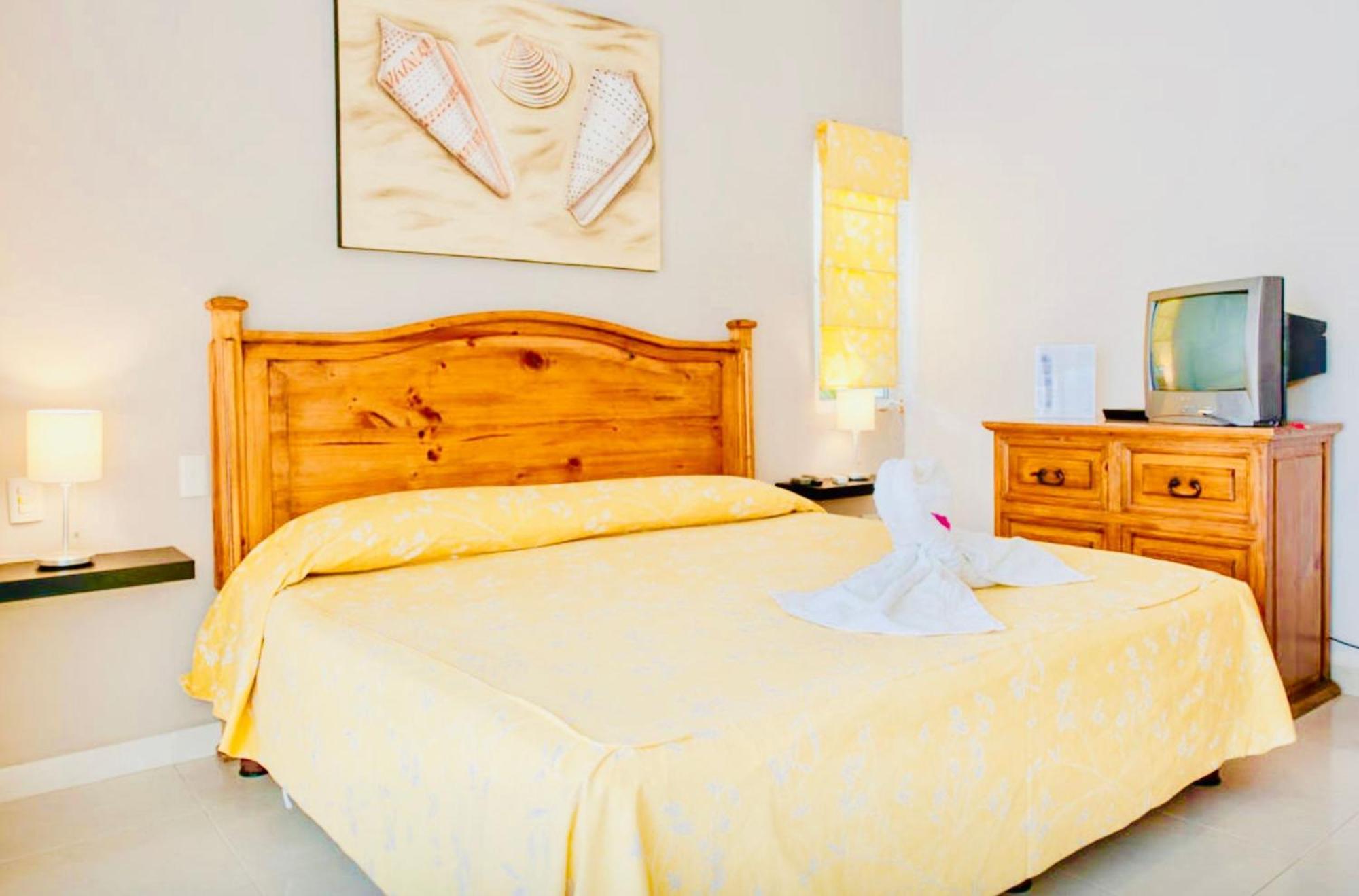 Guest house Deluxe Budget Balcony With Swimming Pool Air Conditioning And Parking 3*