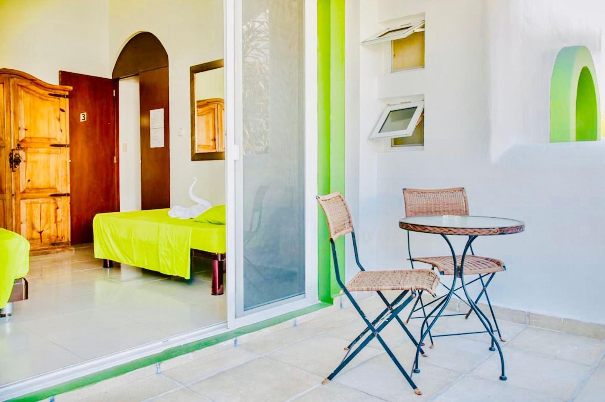 Deluxe Budget Balcony With Swimming Pool Air Conditioning And Parking Guest house 3*