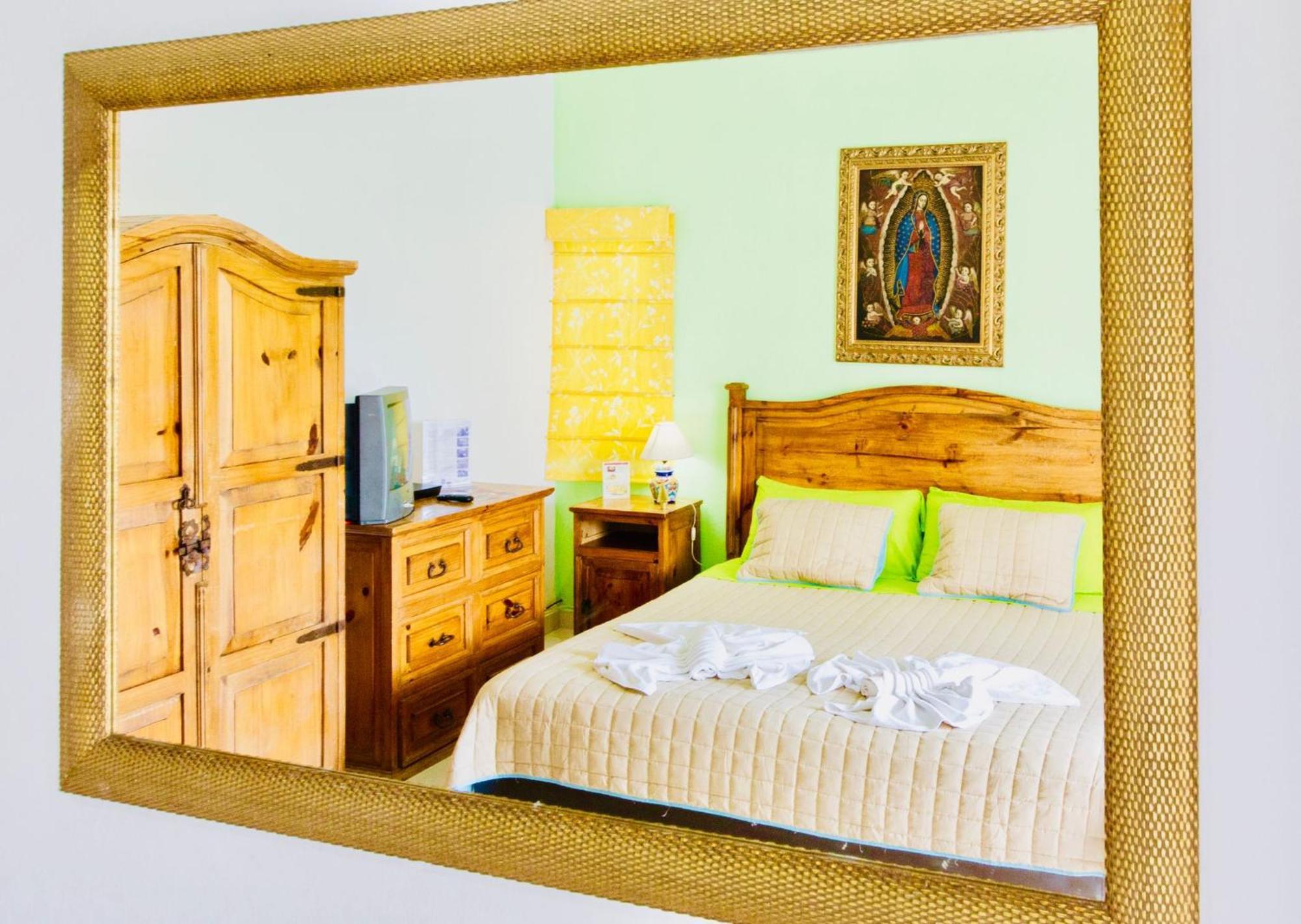 Deluxe Budget Balcony With Swimming Pool Air Conditioning And Parking