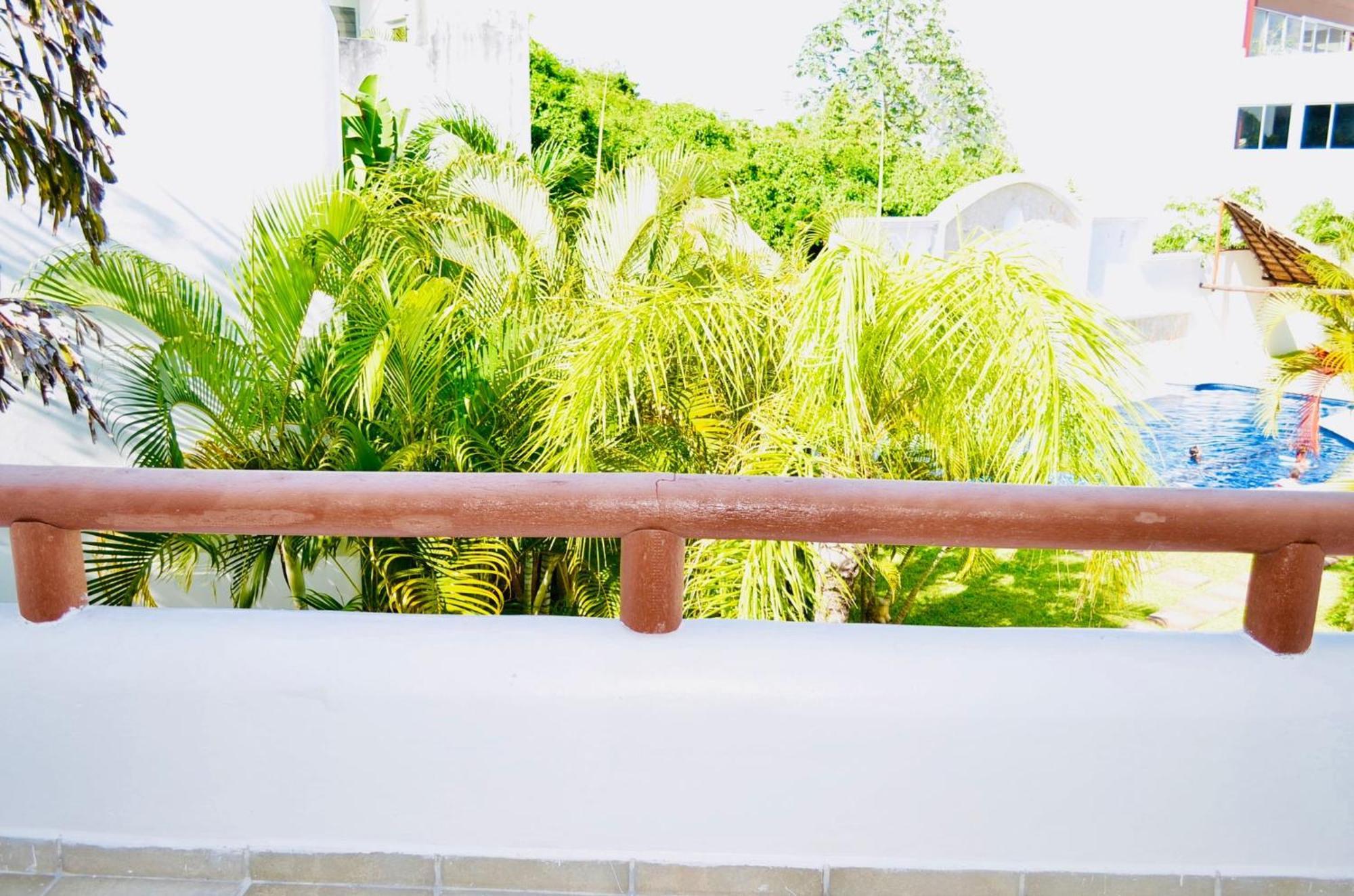 Deluxe Budget Balcony With Swimming Pool Air Conditioning And Parking Guest house Playa del Carmen