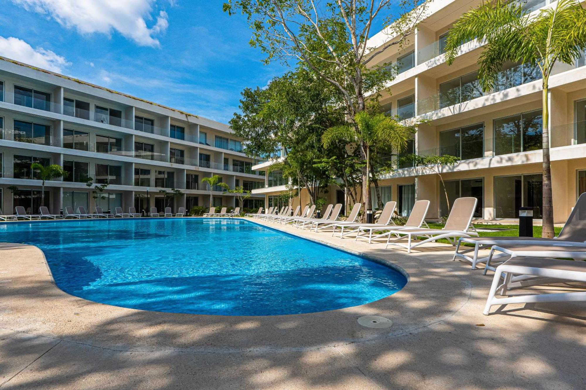 Coral Breeze Hotel *
