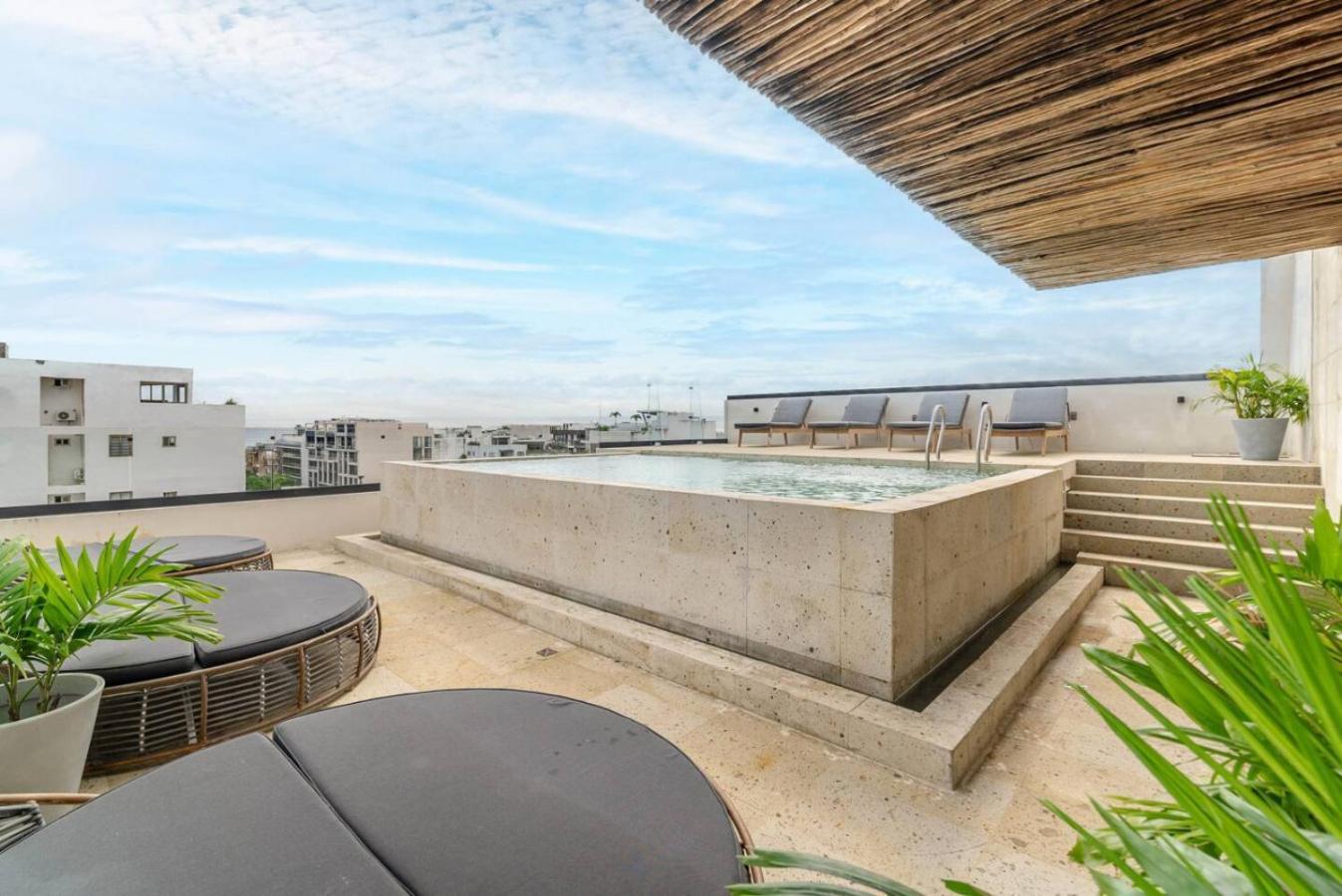 Lux With Rooftop Pool, Walk To And 5th Ave Holiday home *
