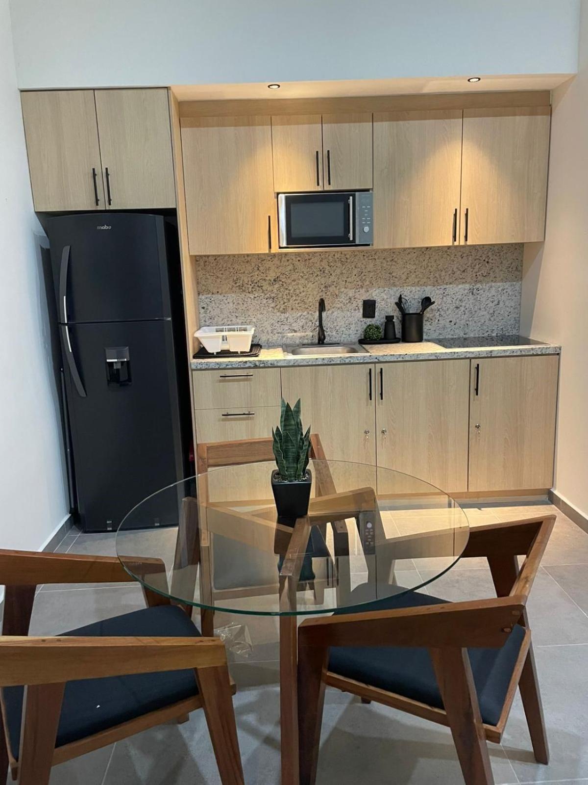 Appartement Stylish Condo, 2bdr, Steps To 5th Ave, Close To Beach!