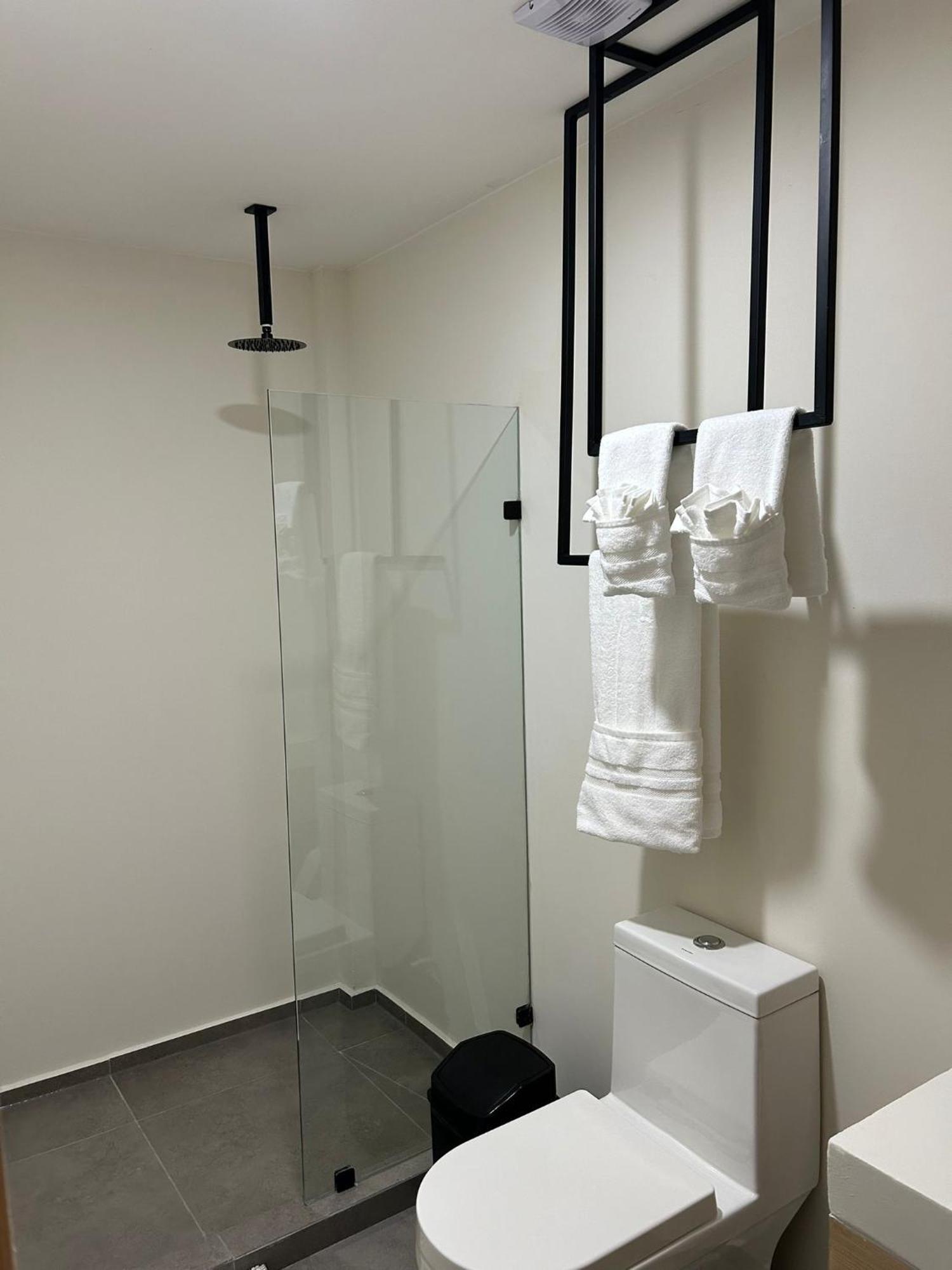 Stylish Condo, 2bdr, Steps To 5th Ave, Close To Beach! Appartement *