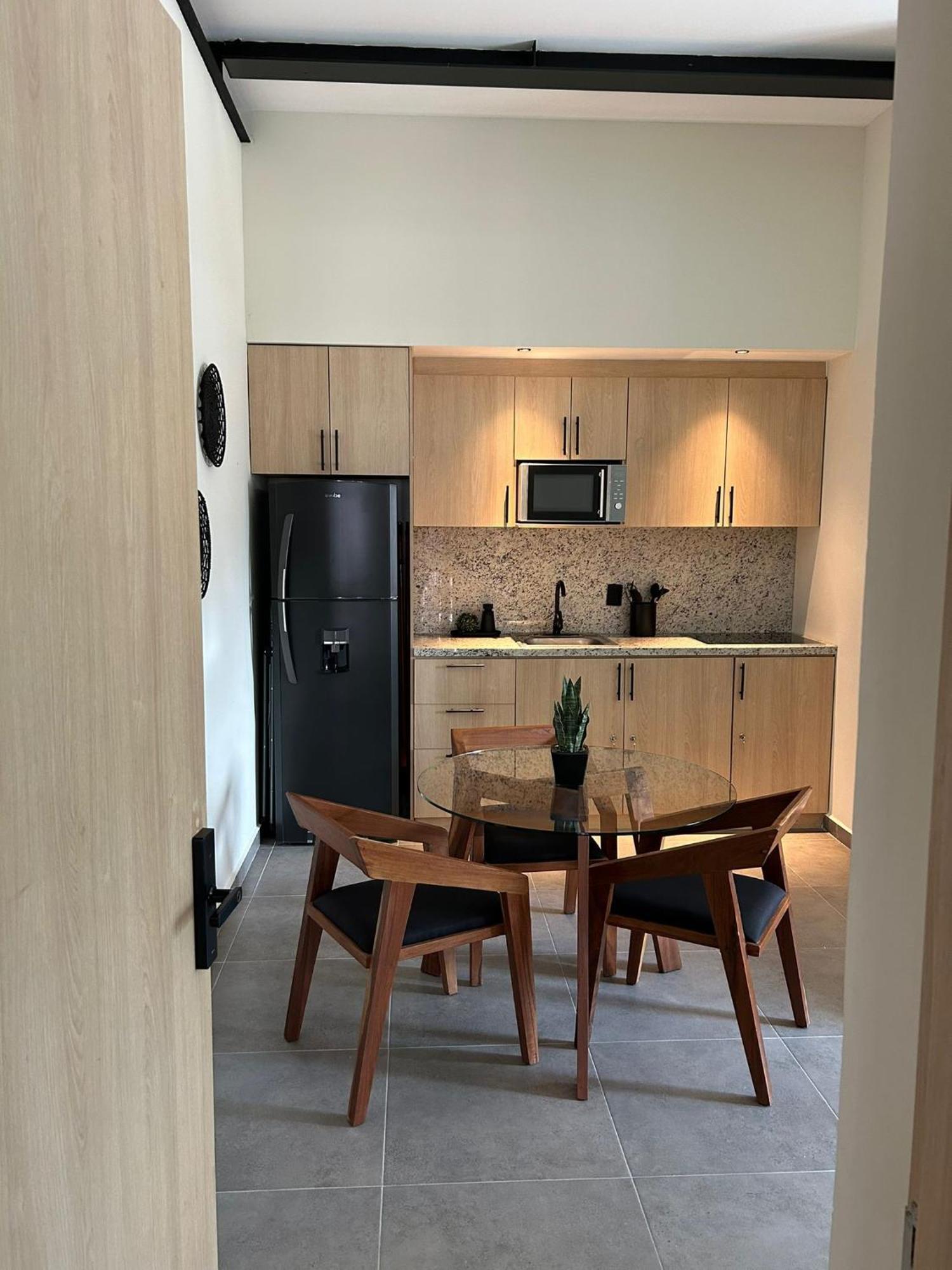 Stylish Condo, 2bdr, Steps To 5th Ave, Close To Beach! Appartement *