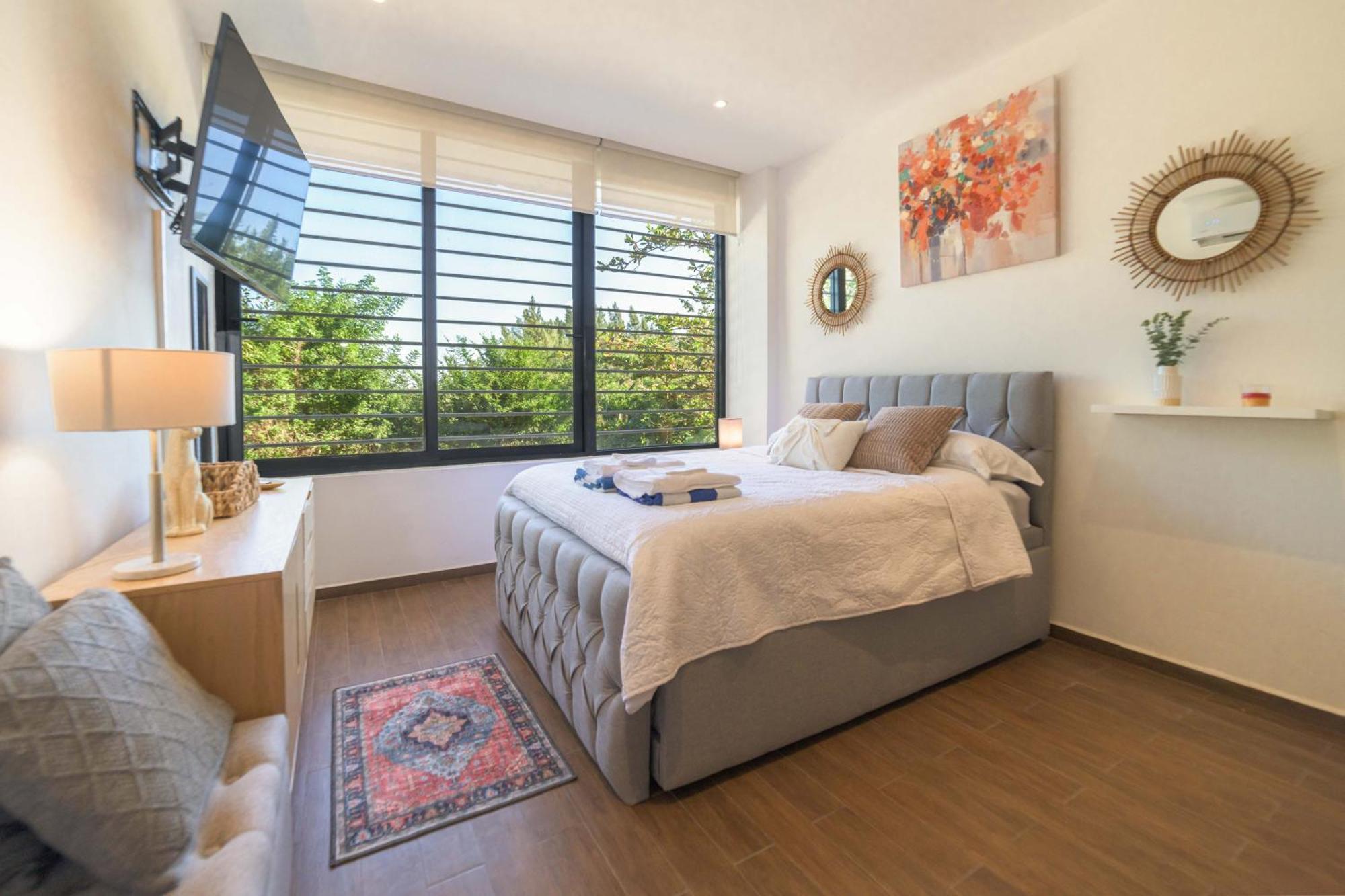 Apartment Spacious 200m From & 5th Ave