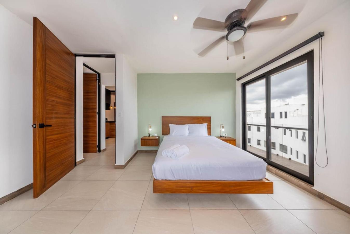 Vakantiehuis 2 Bedroom Oasis With Incredible Rooftop Pool Playa del Carmen