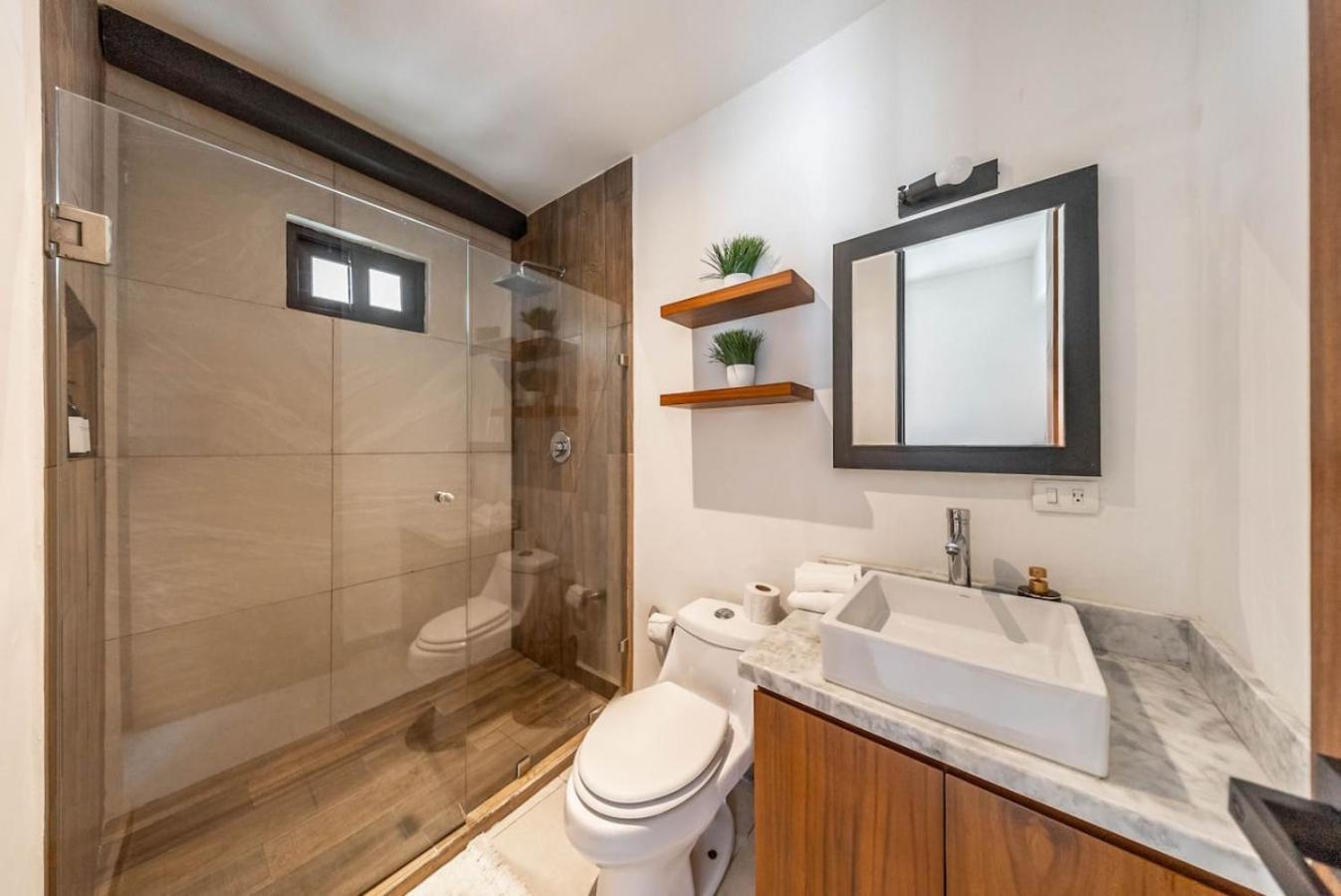 Vakantiehuis 2 Bedroom Oasis With Incredible Rooftop Pool