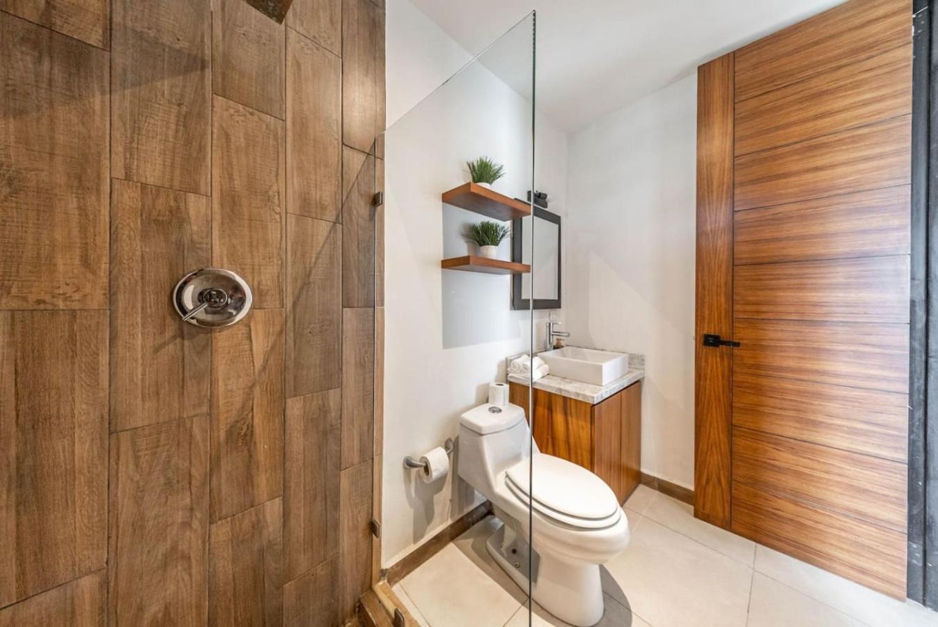 Vakantiehuis 2 Bedroom Oasis With Incredible Rooftop Pool Playa del Carmen