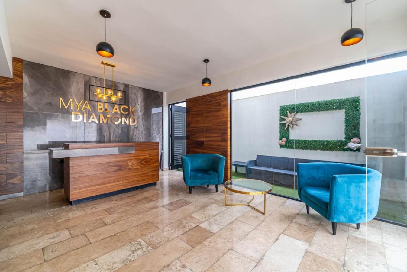 Vakantiehuis 2 Bedroom Oasis With Incredible Rooftop Pool *