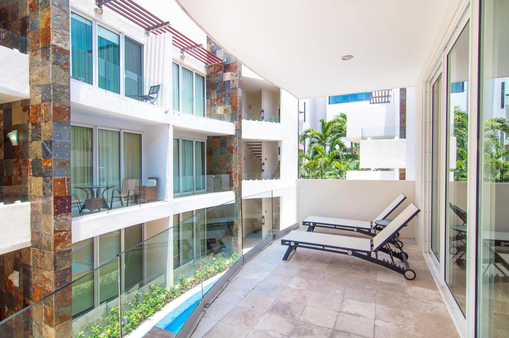 Exceptional Location Near Beach, Pool-view Balcony Ferienhaus