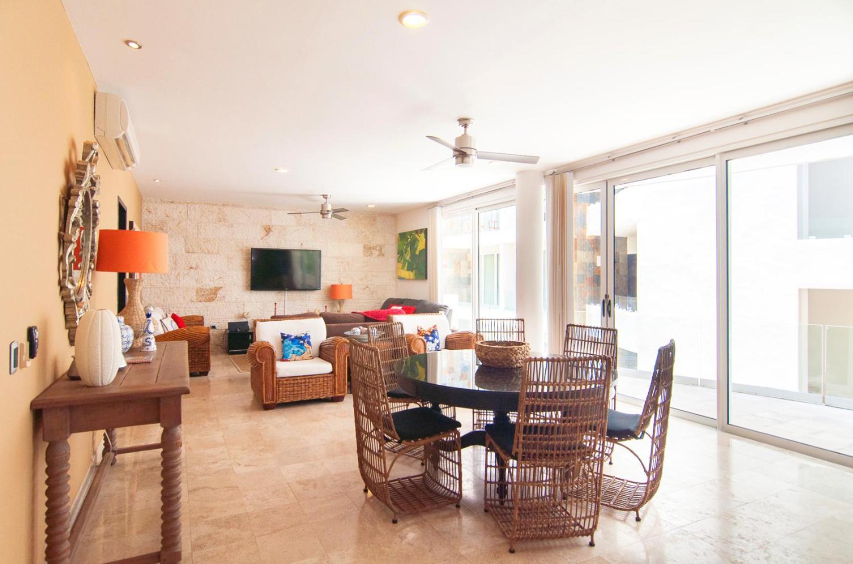 Exceptional Location Near Beach, Pool-view Balcony Ferienhaus *