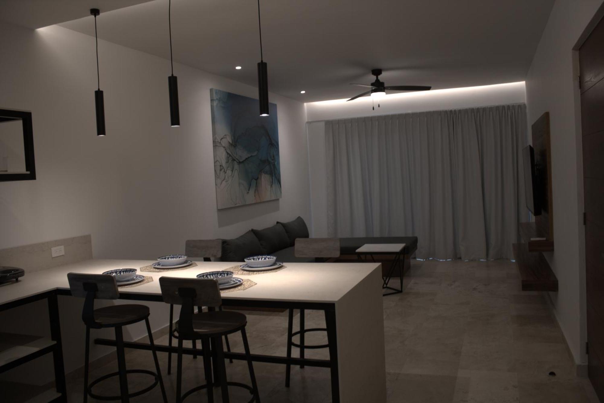 B10 - Distinctive Hotel- *