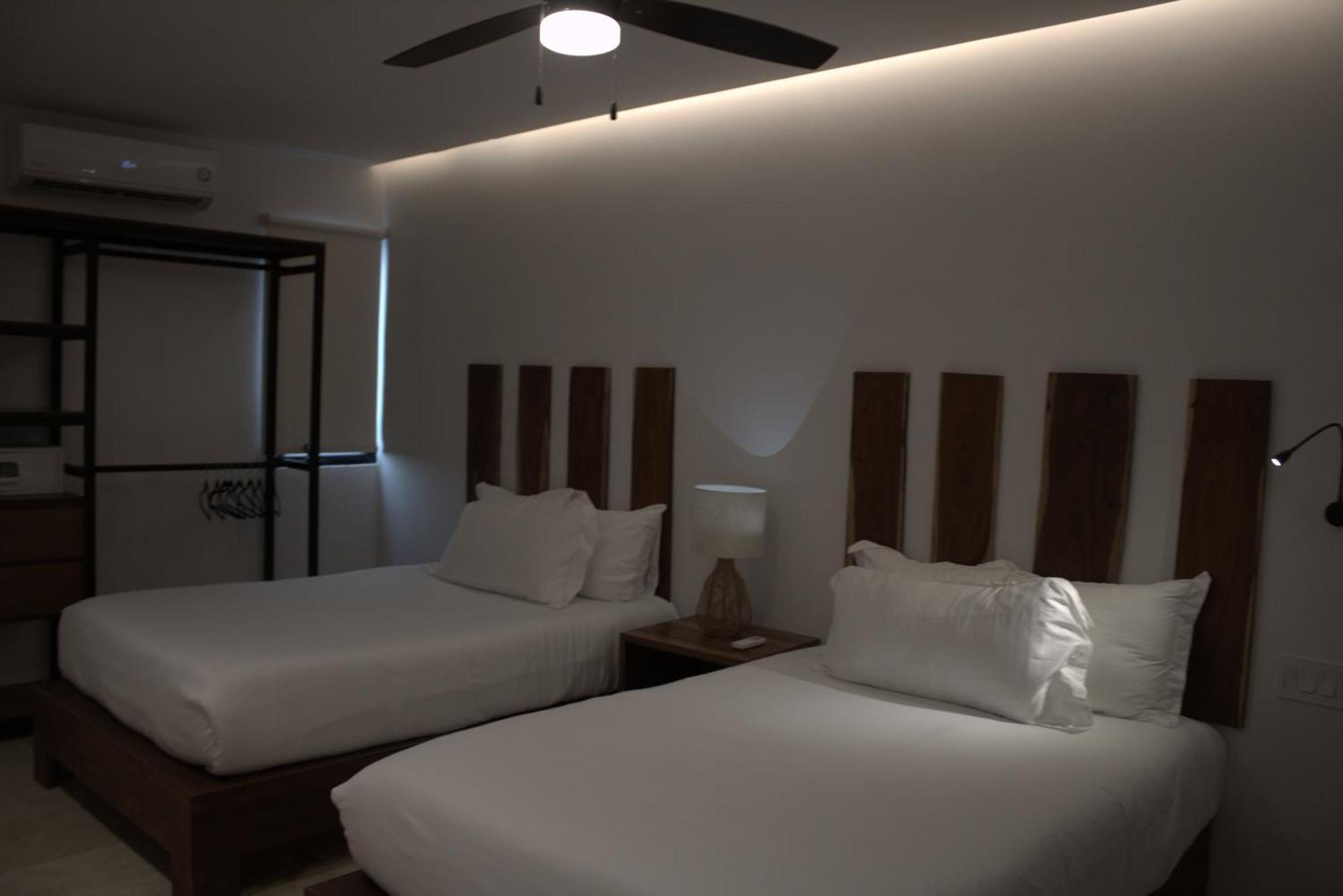 B10 - Distinctive Hotel- *