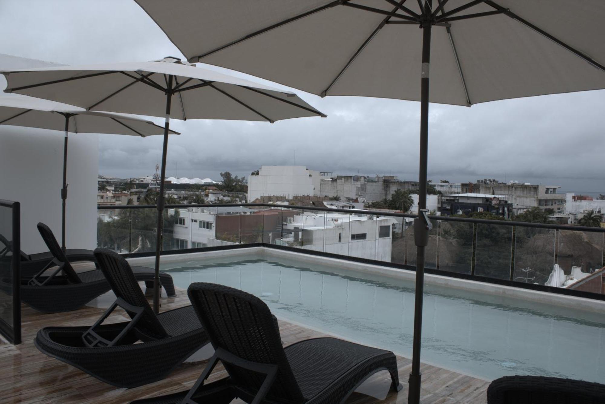 B10 - Distinctive Hotel- *