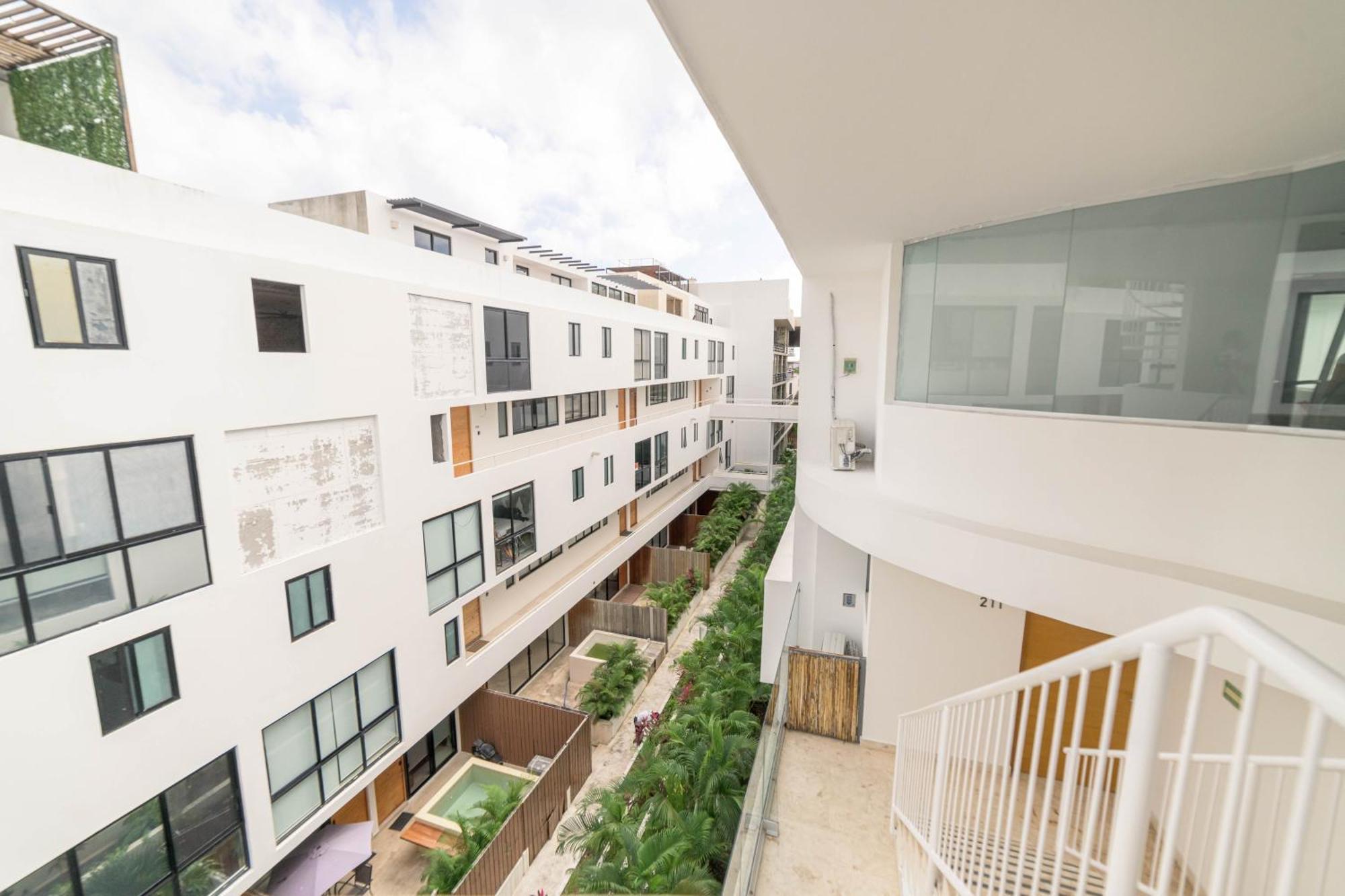 Apartment Modern 200m From & 5th Ave *