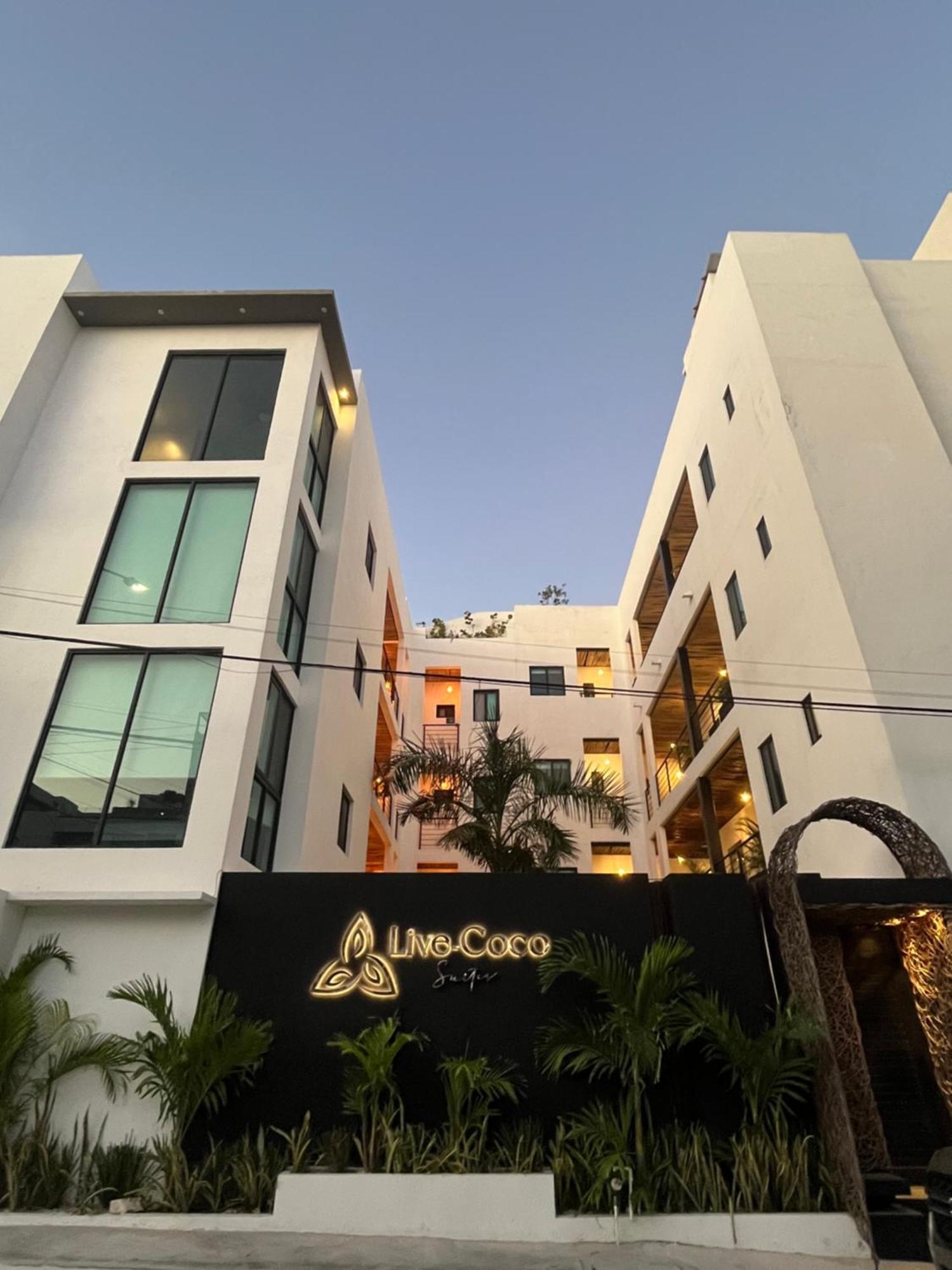 Hotel Coco Live