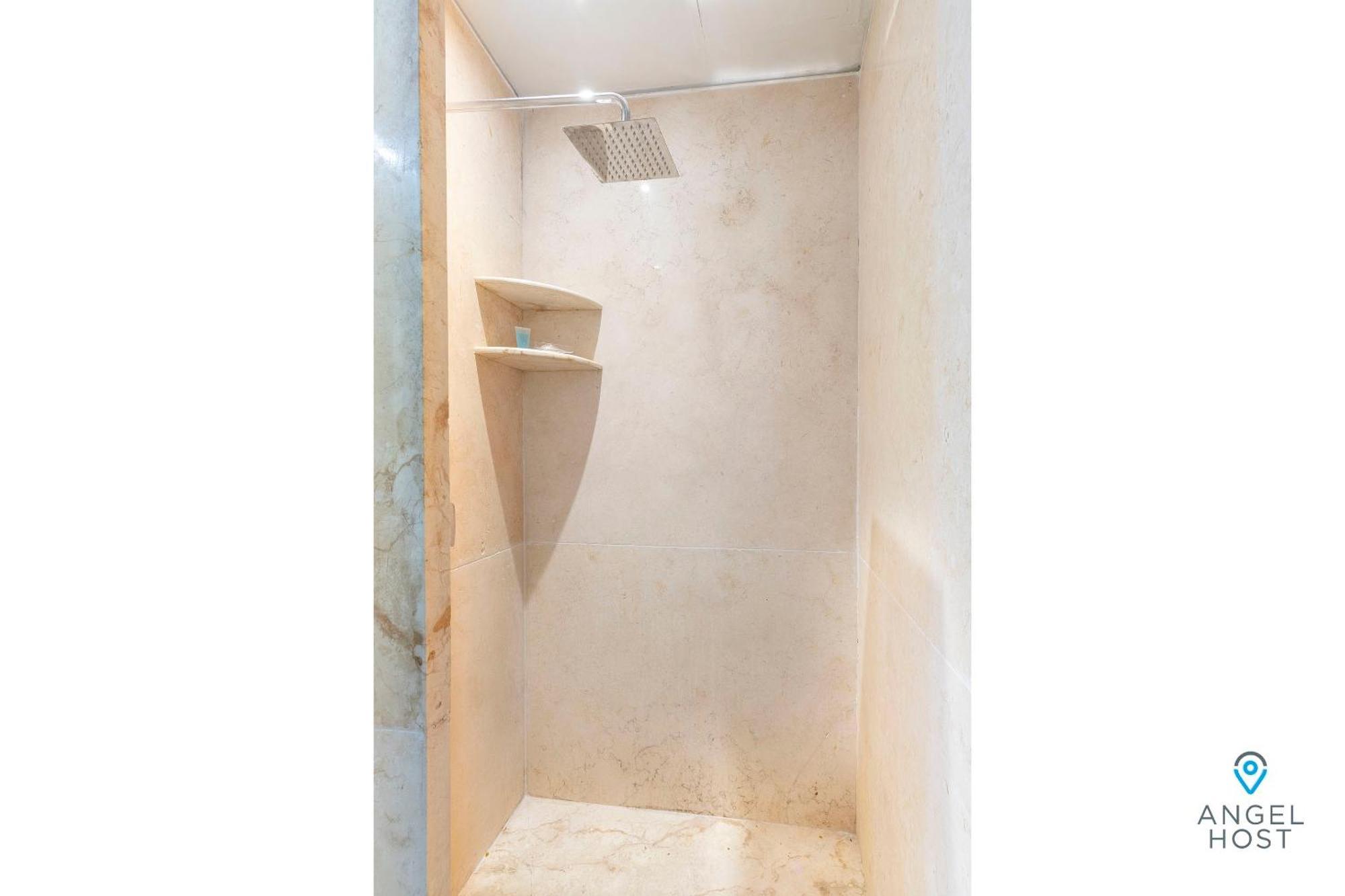 Spacious Magia Steps To The & 5th Ave