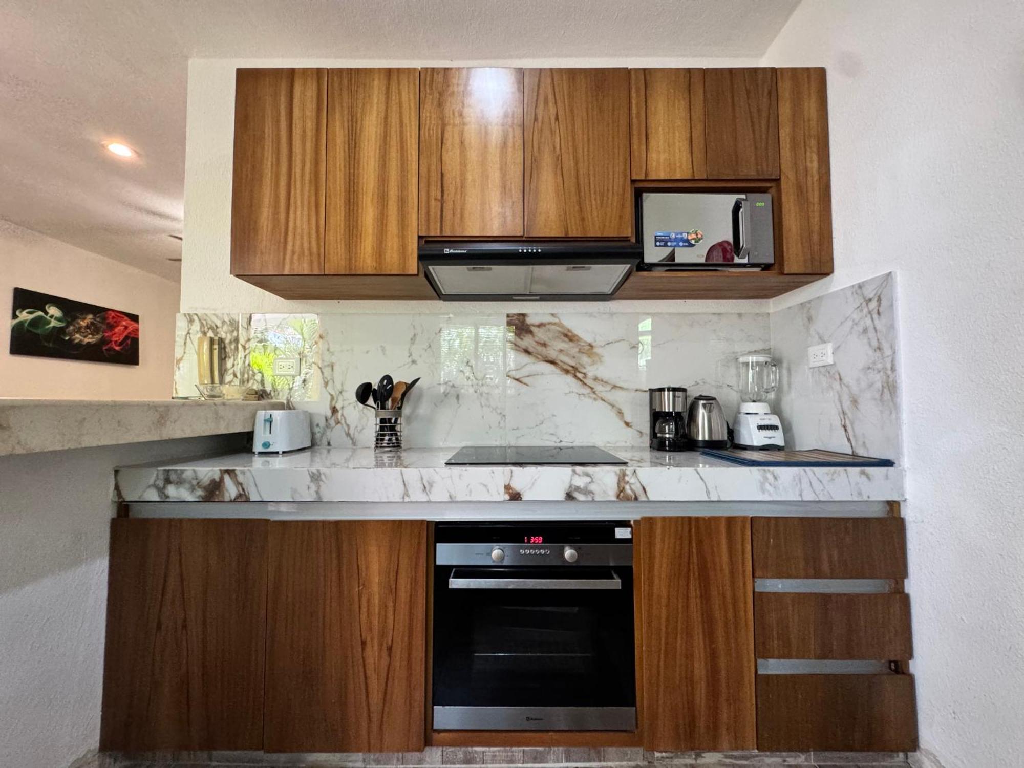 Modern 2br Apt-3 Baths-pool-wi-fi-steps To *