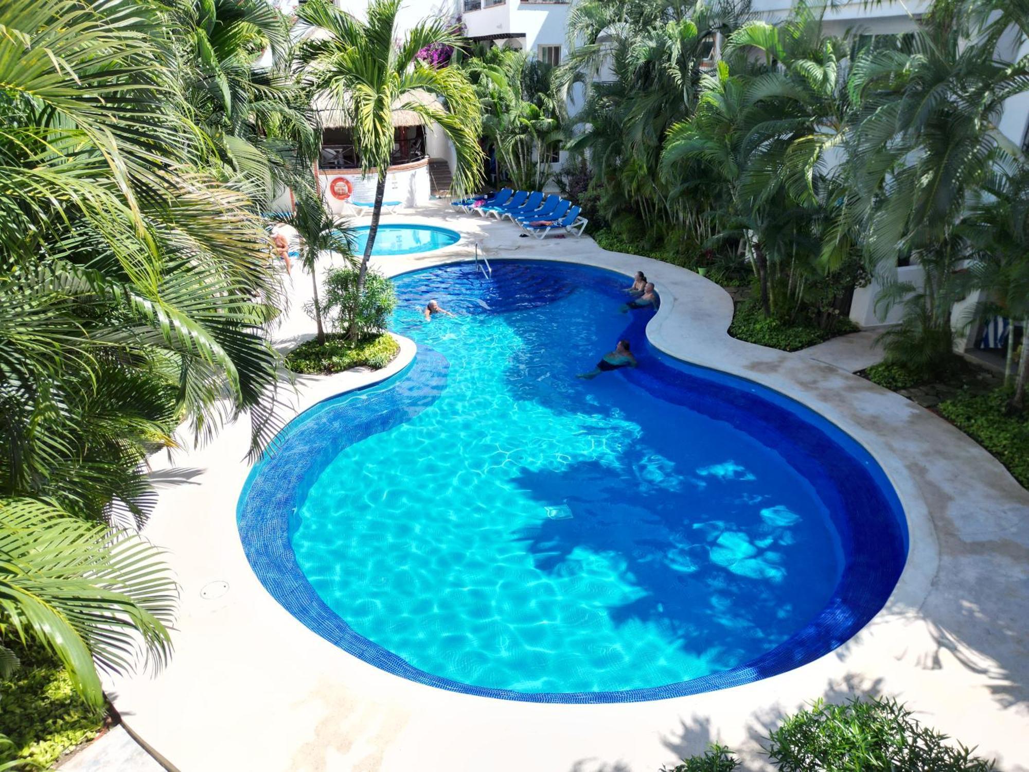 Modern 2br Apt-3 Baths-pool-wi-fi-steps To Playa del Carmen