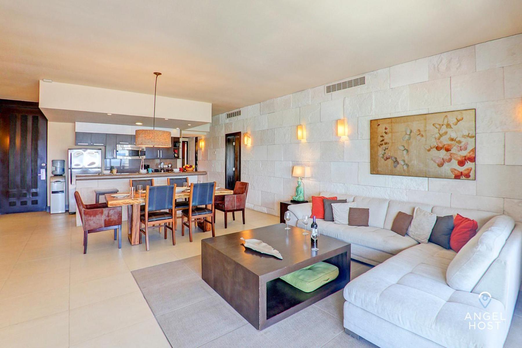 Beachfront Penthouse Oceanview Rooftop And Pool Playa del Carmen
