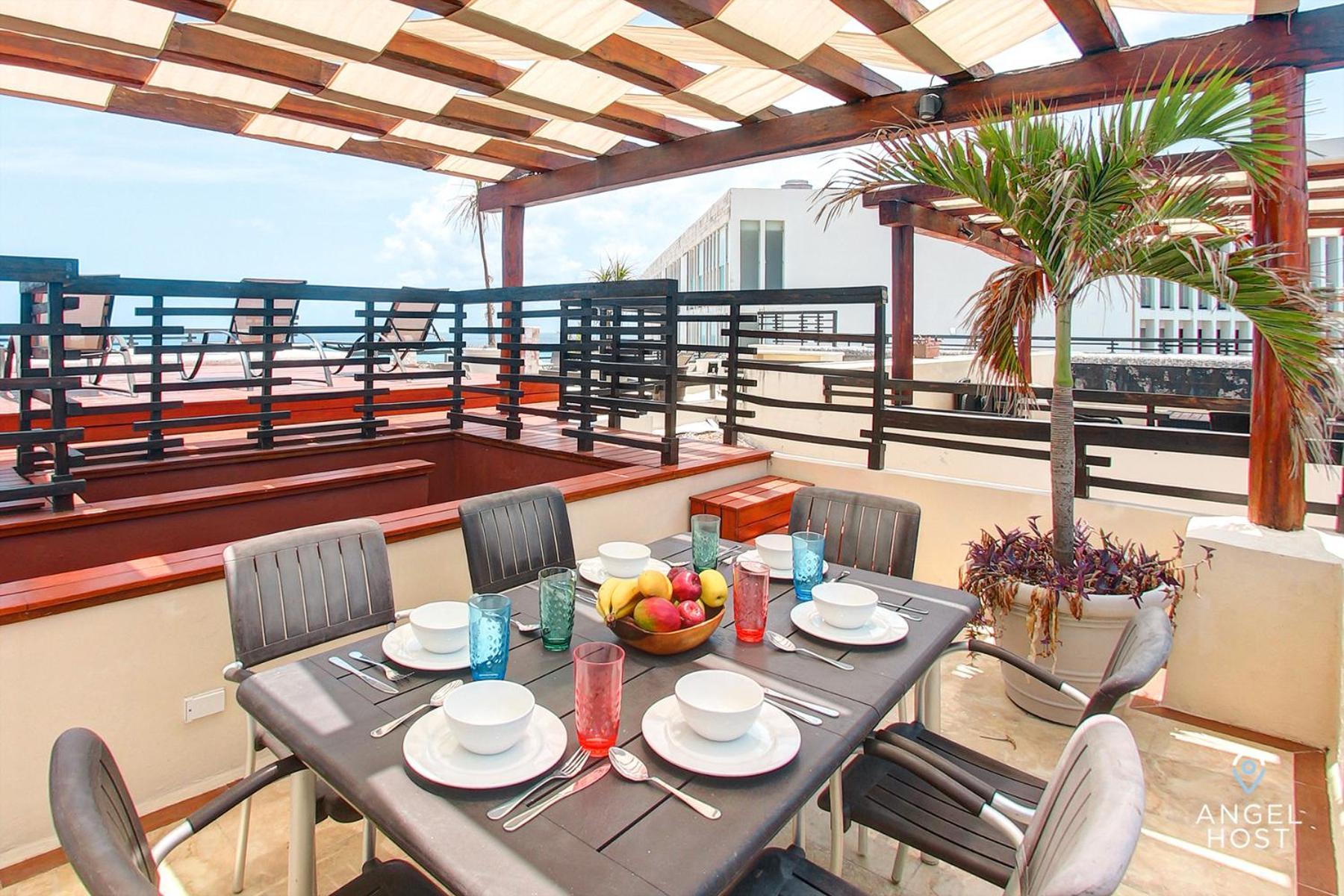 Holiday home Beachfront Penthouse Oceanview Rooftop And Pool