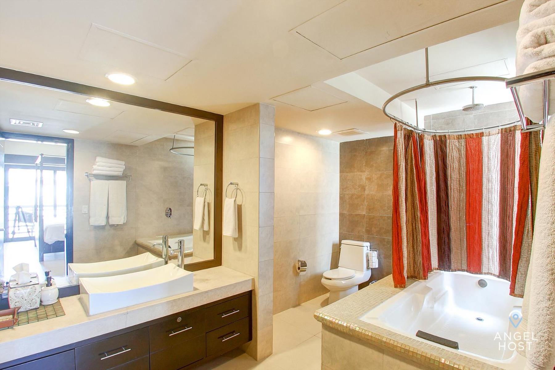 Holiday home Beachfront Penthouse Oceanview Rooftop And Pool