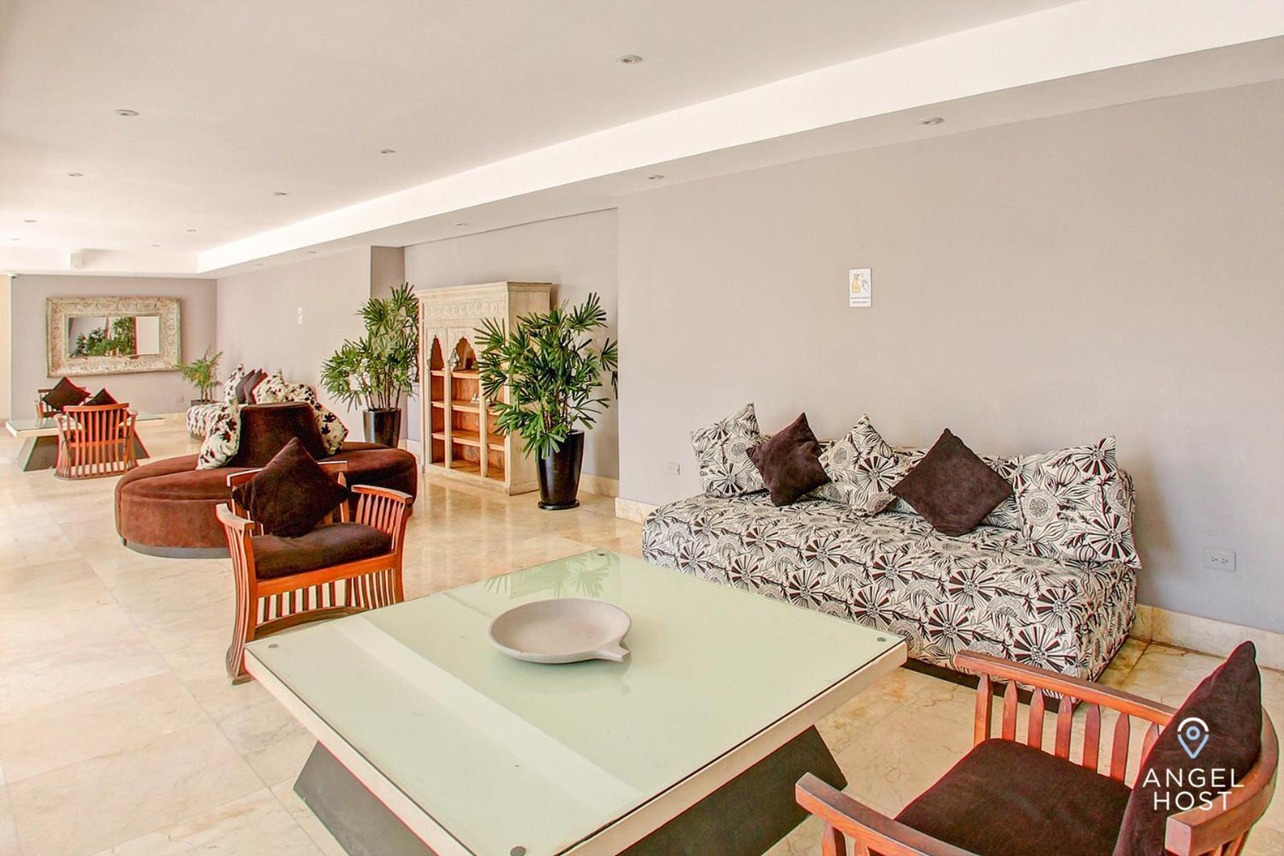 Beachfront Penthouse Oceanview Rooftop And Pool Holiday home