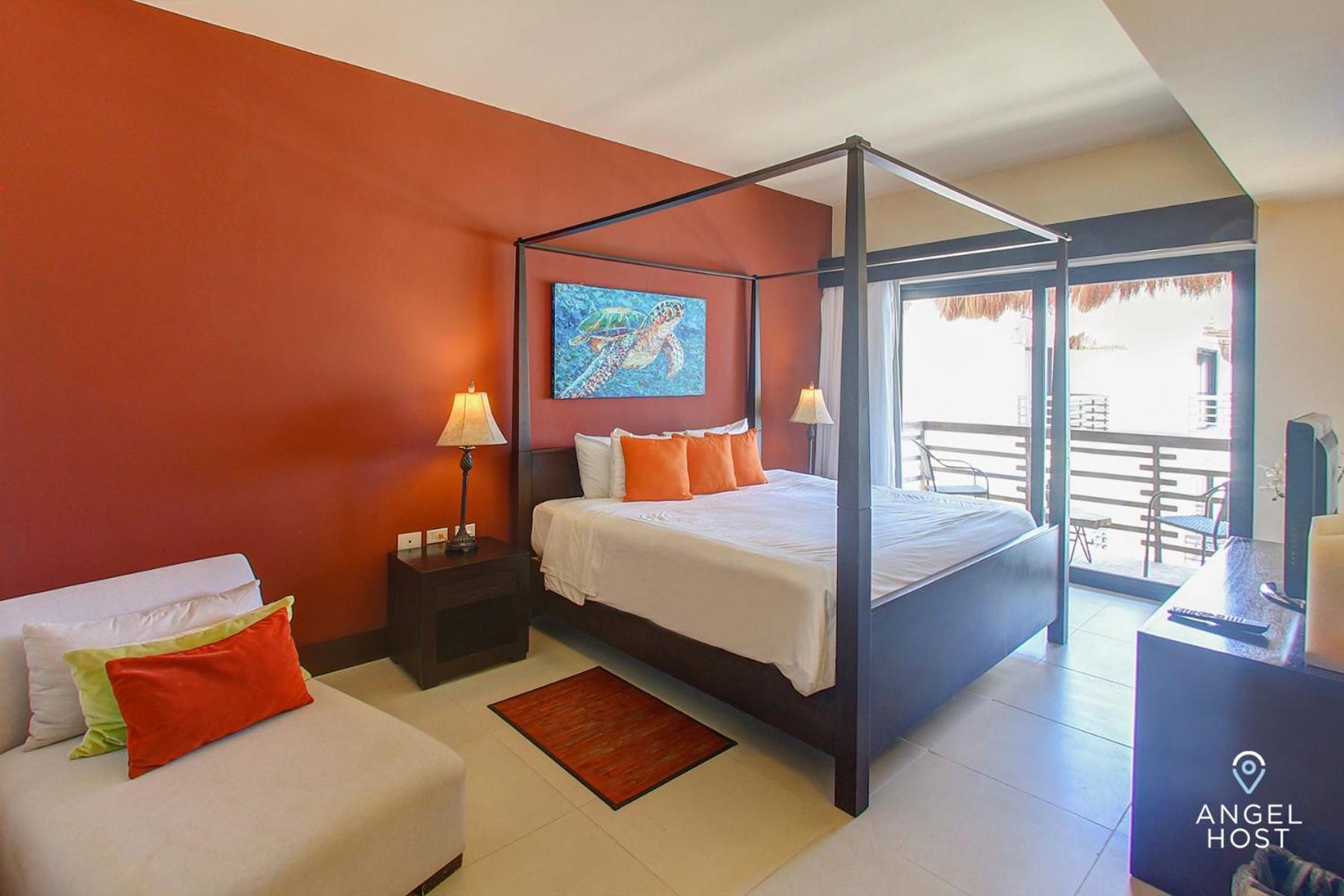 Beachfront Penthouse Oceanview Rooftop And Pool Playa del Carmen