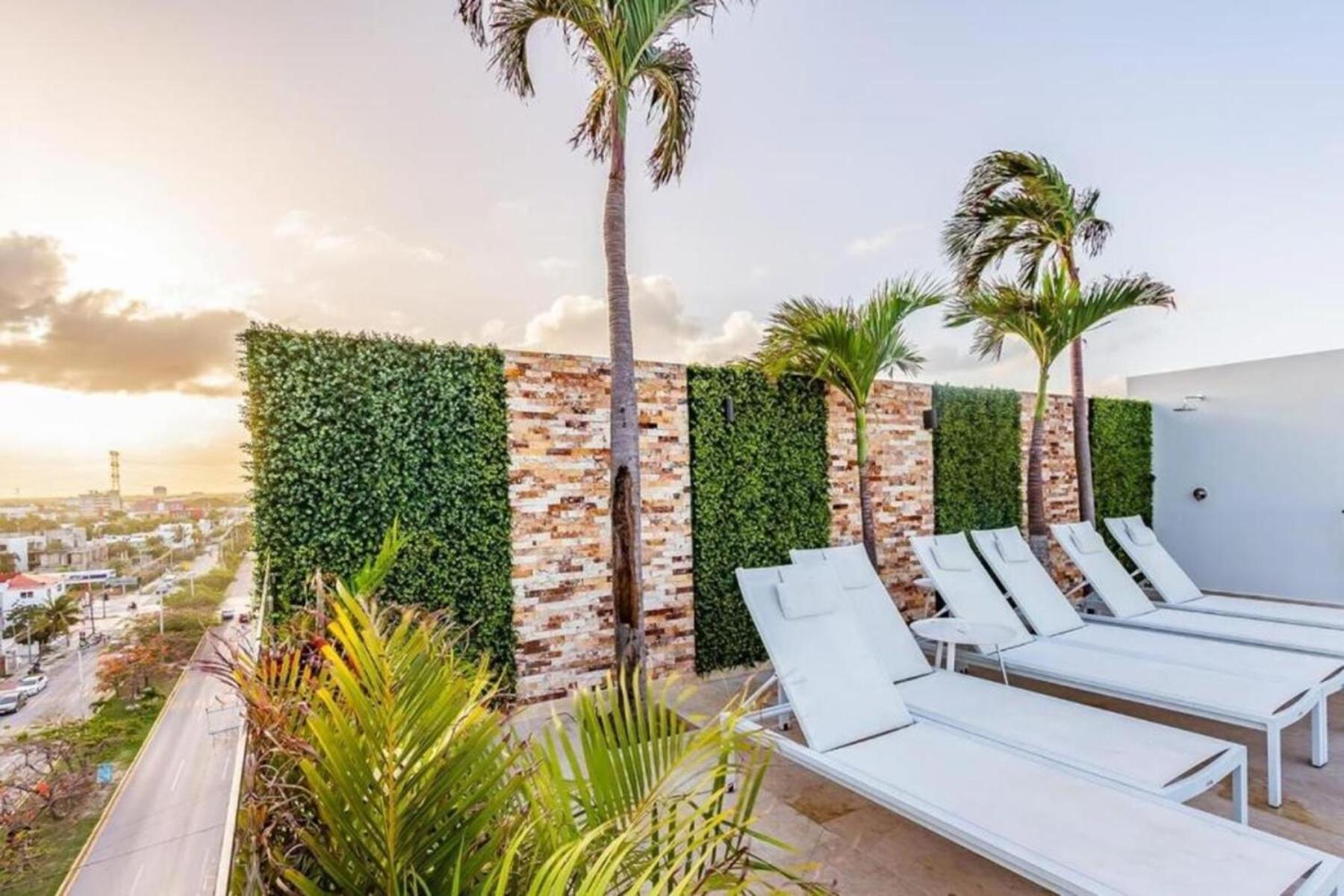 Radiant Rooftop Pool At Menesse 38th Perfect Location Holiday home