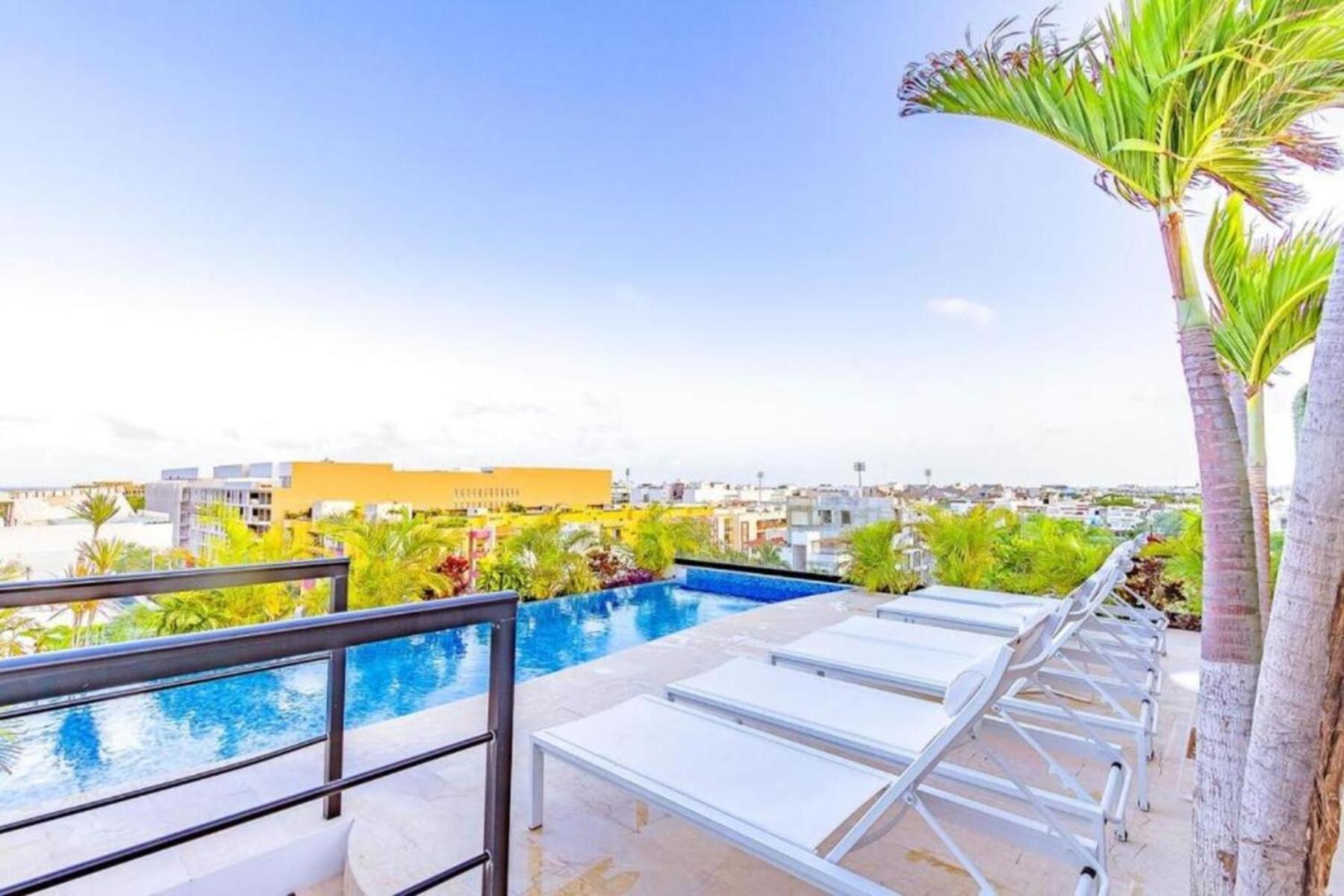Radiant Rooftop Pool At Menesse 38th Perfect Location