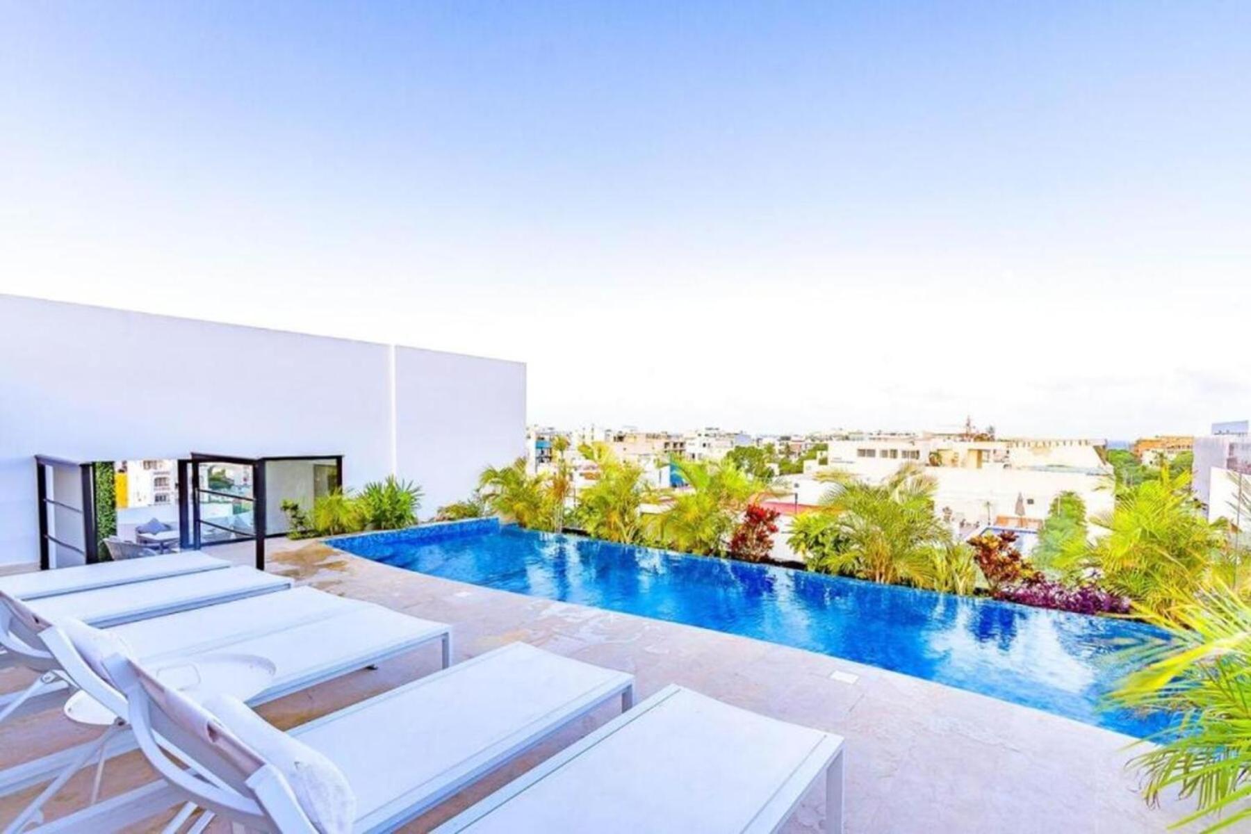 Radiant Rooftop Pool At Menesse 38th Perfect Location